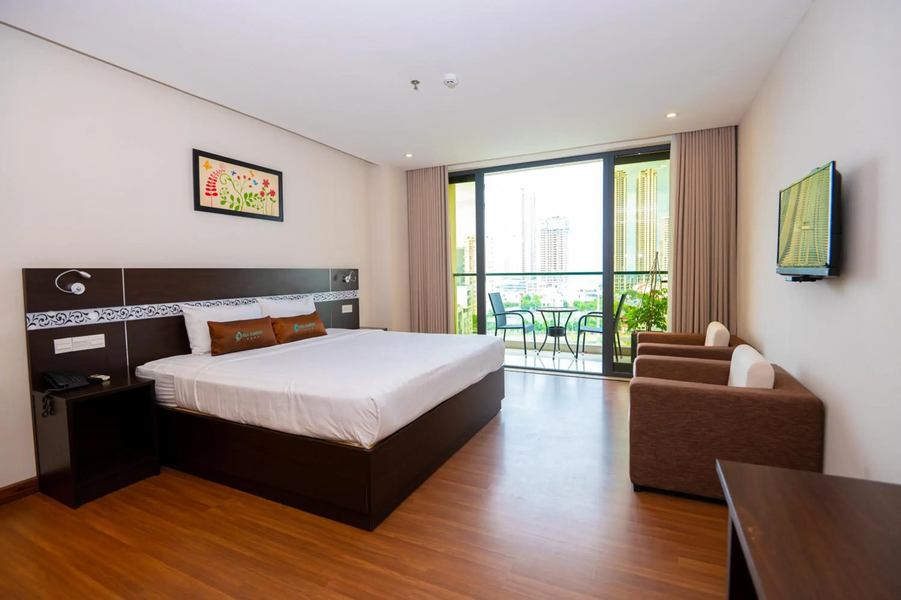 Balcony/Terrace, Bed in Sea Garden Hotel Balcony/Terrace, Bed in Sea Garden Hotel