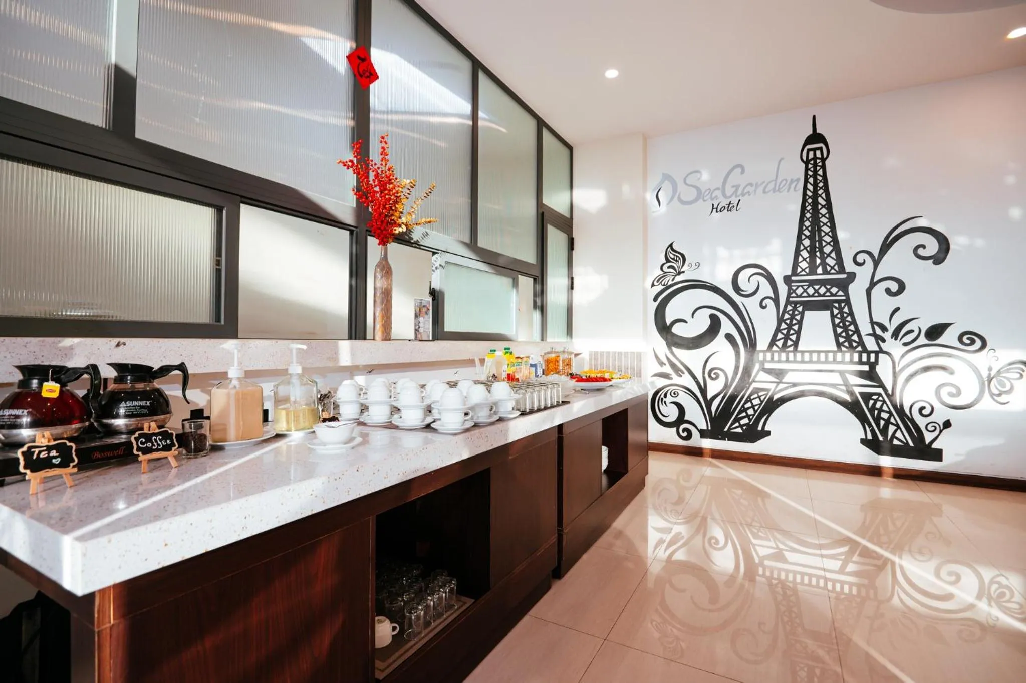 Restaurant/places to eat in Sea Garden Hotel