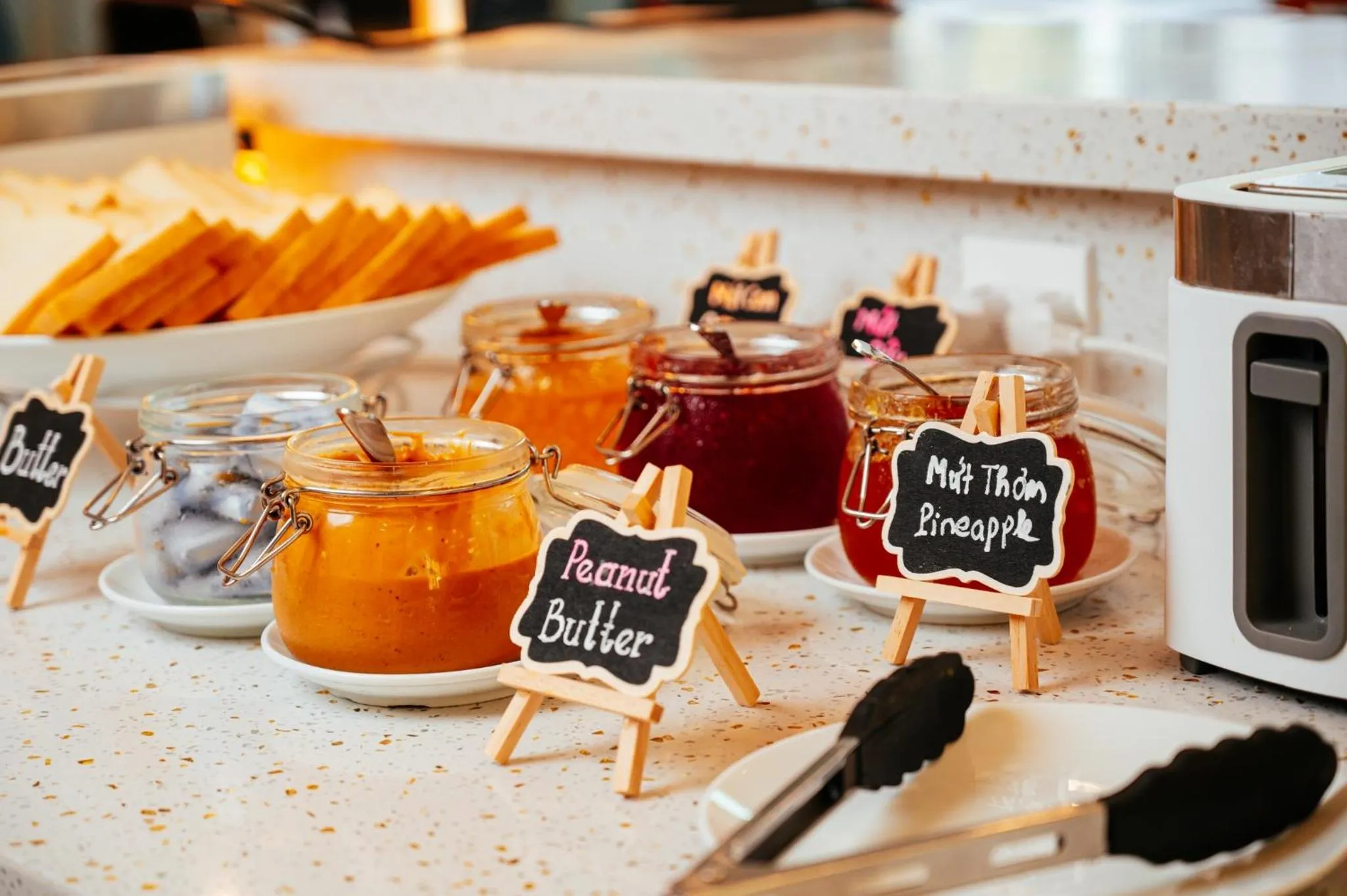 Restaurant/places to eat in Sea Garden Hotel