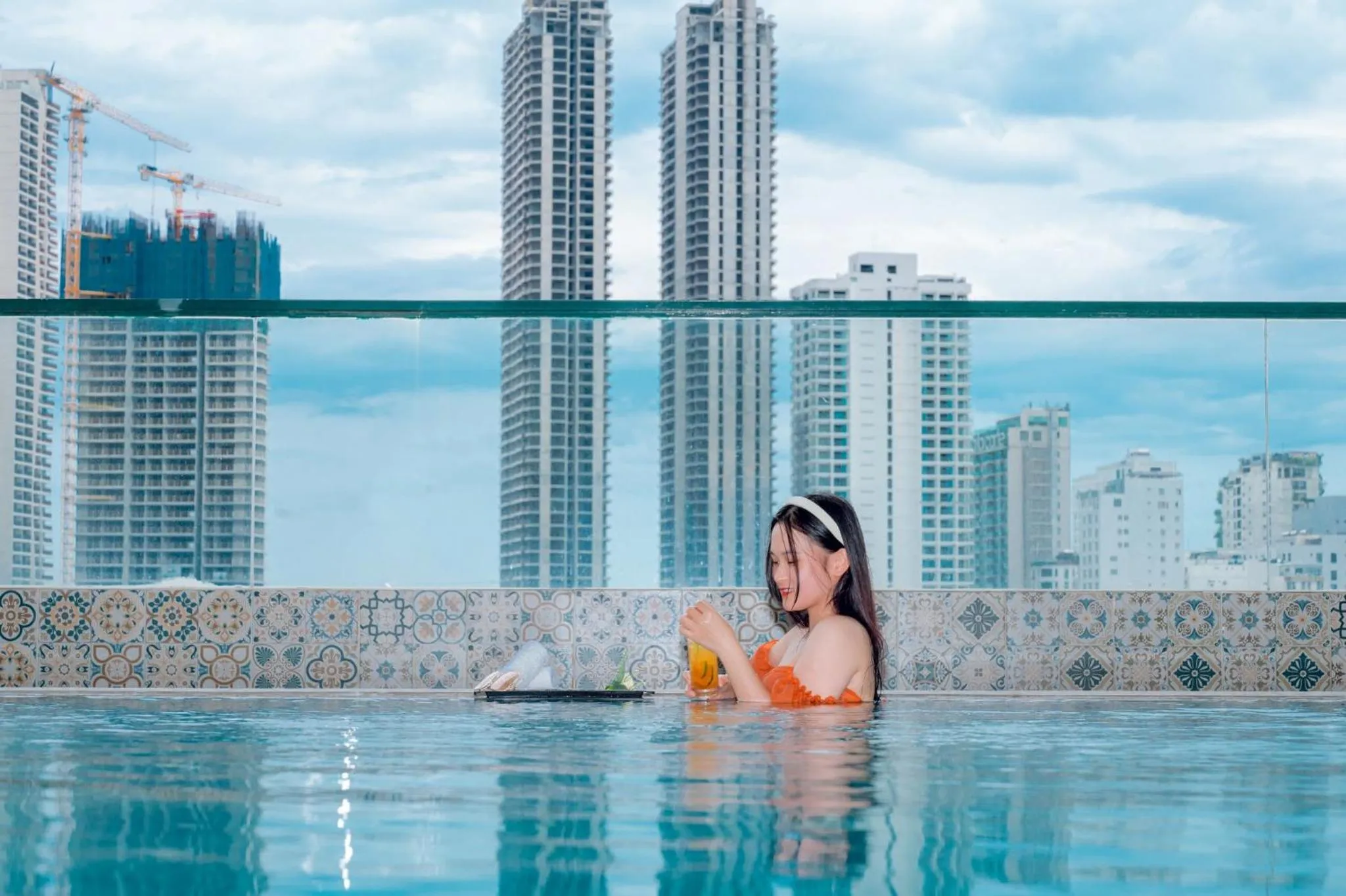 Swimming pool in Sea Garden Hotel