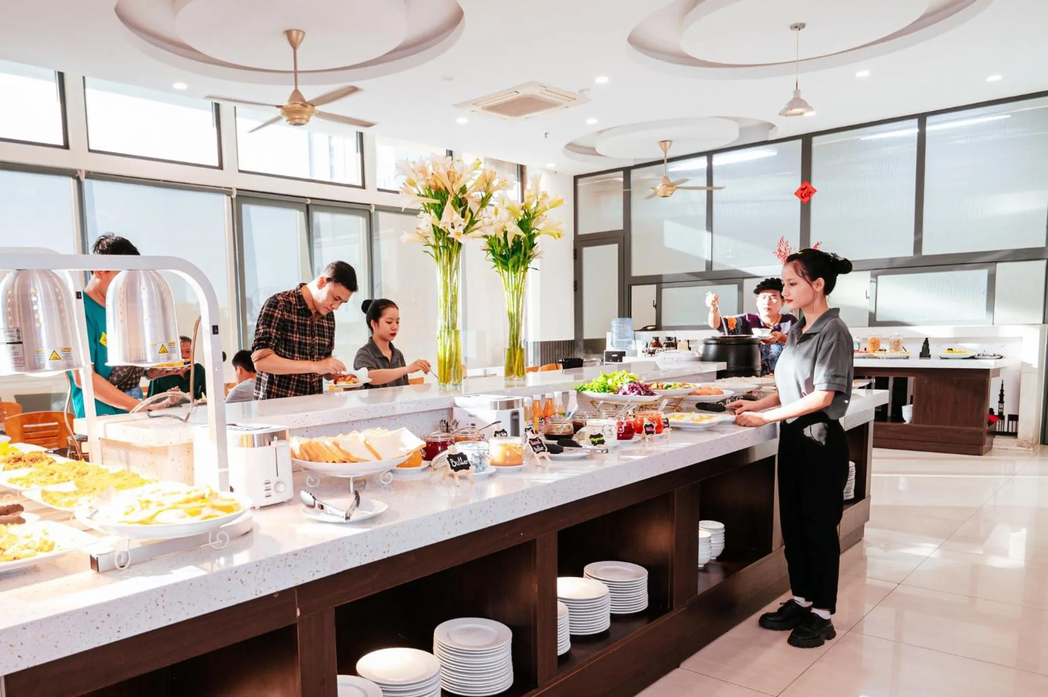 Restaurant/places to eat in Sea Garden Hotel