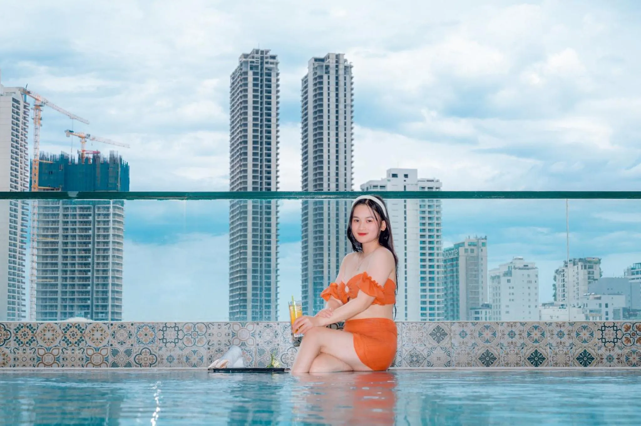 Swimming pool in Sea Garden Hotel
