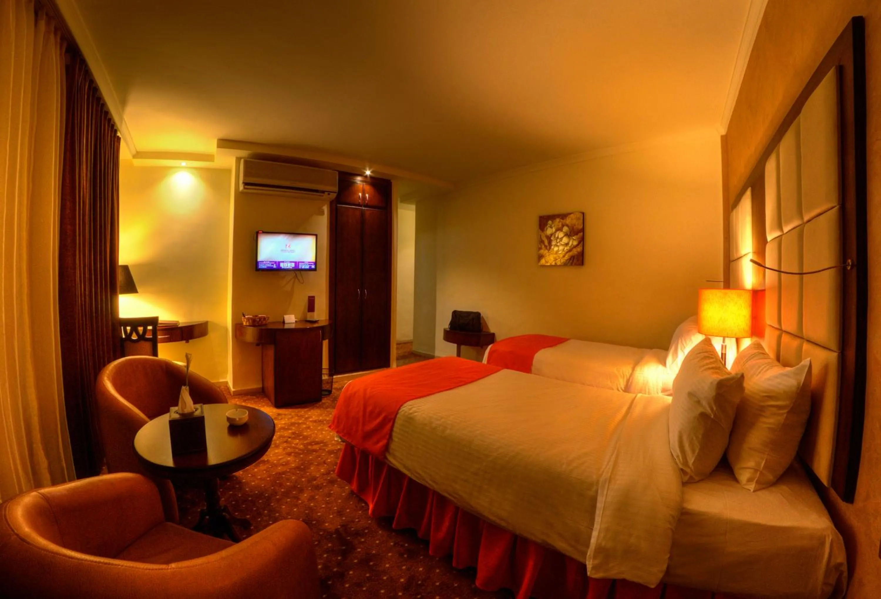 Standard Twin Room in Meneur Hotel