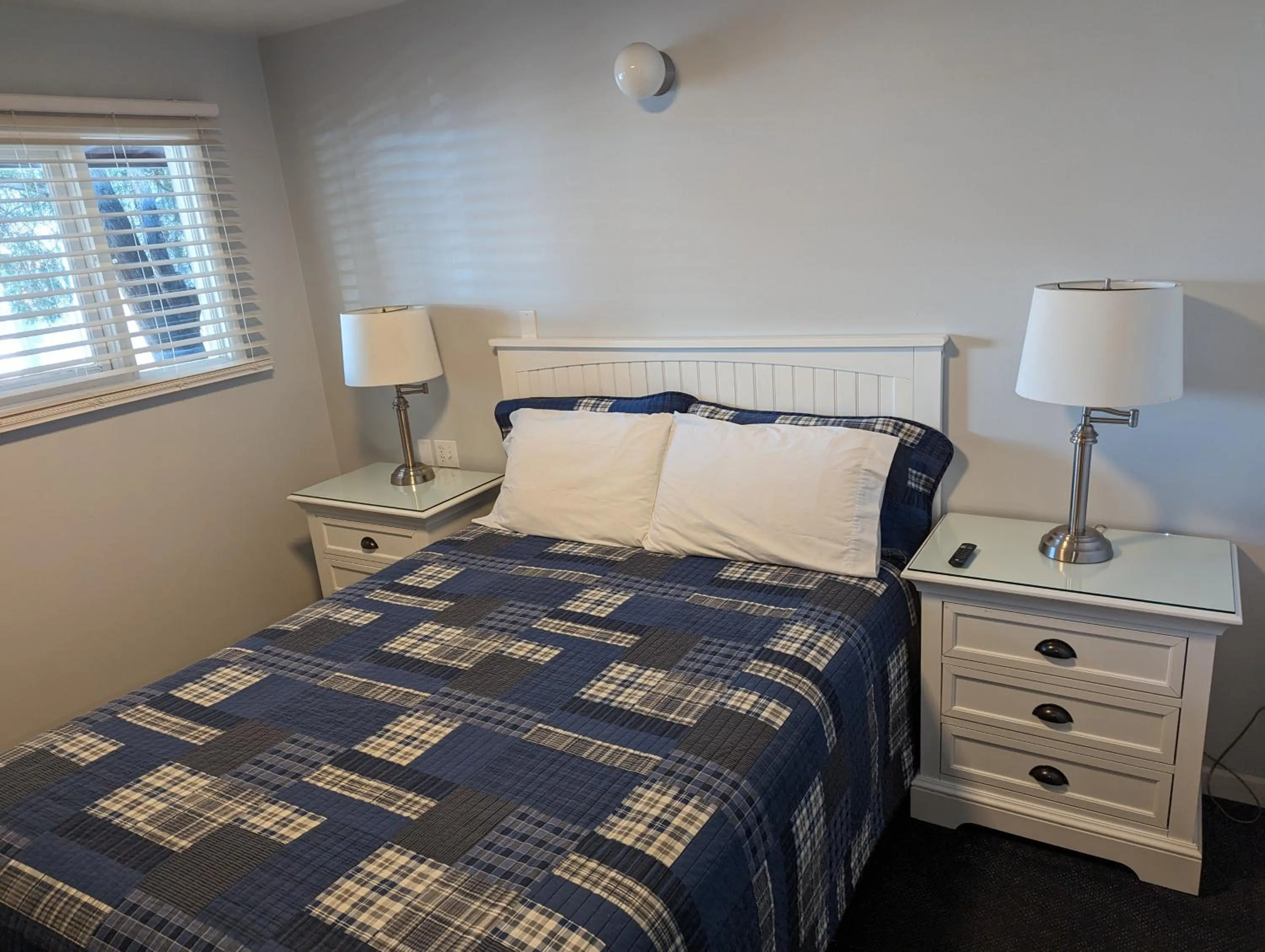 Standard Queen Room in Majestic Rockies Motel