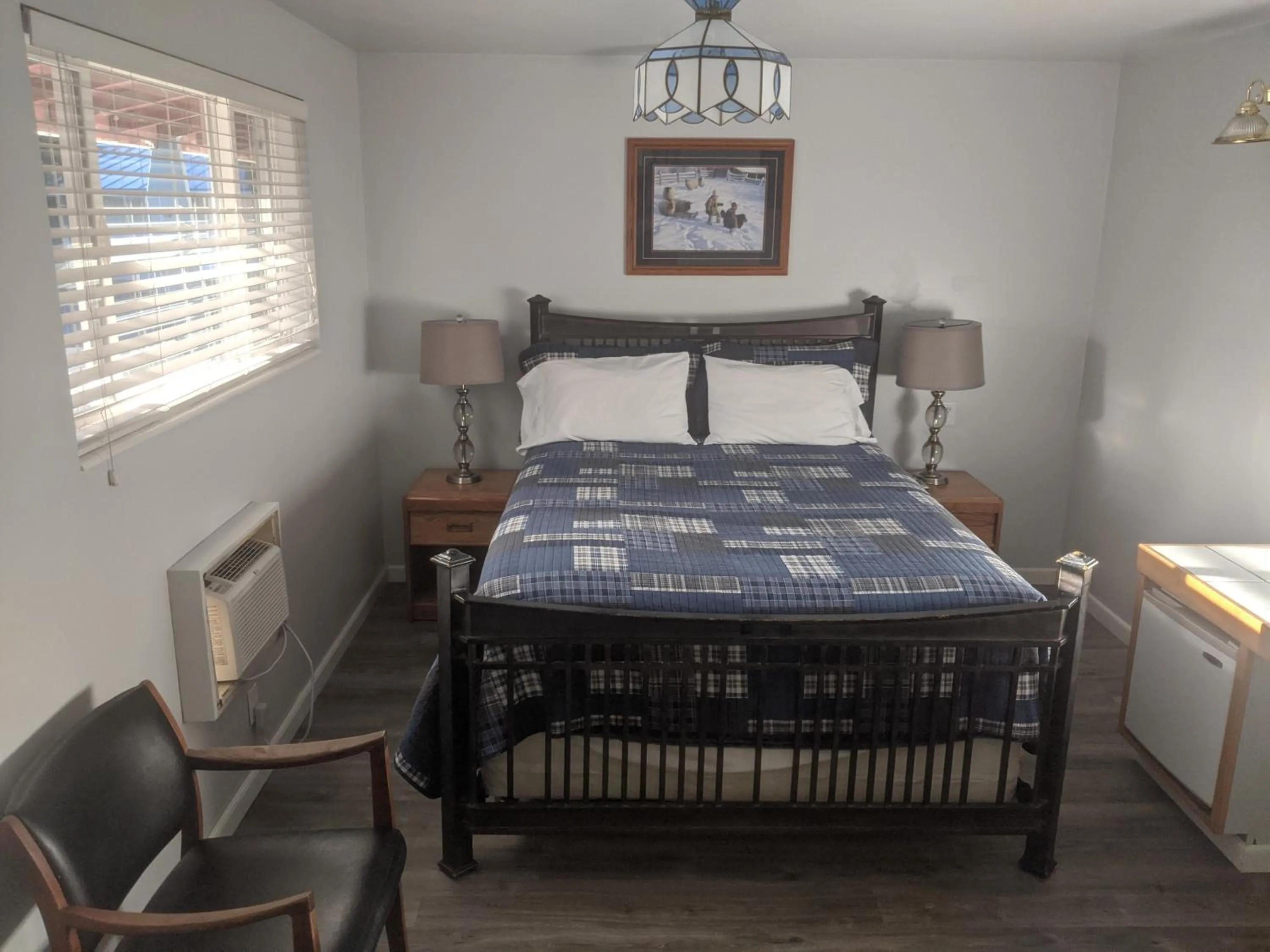 Deluxe Queen Room in Majestic Rockies Motel