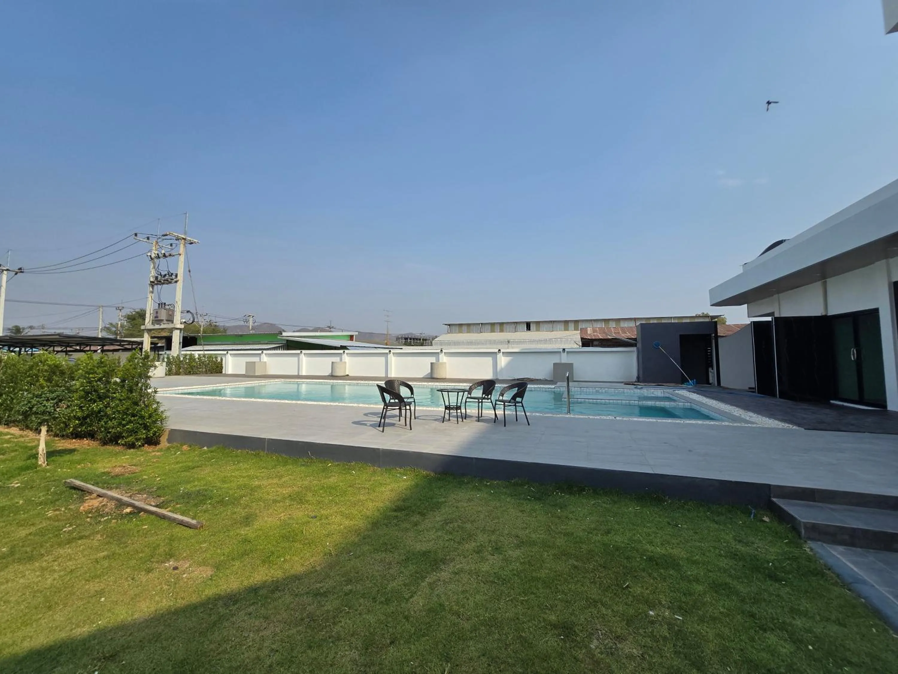 Pool view in Manee Mantra Hotel, Kanchanaburi