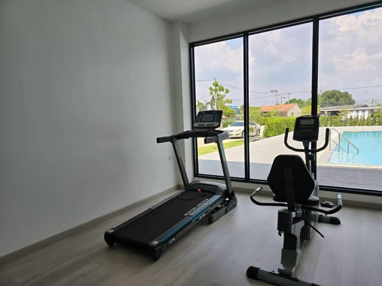 Fitness centre/facilities in Manee Mantra Hotel, Kanchanaburi