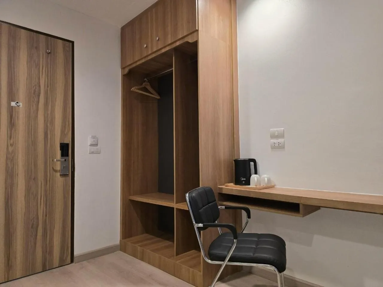 wardrobe in Manee Mantra Hotel, Kanchanaburi