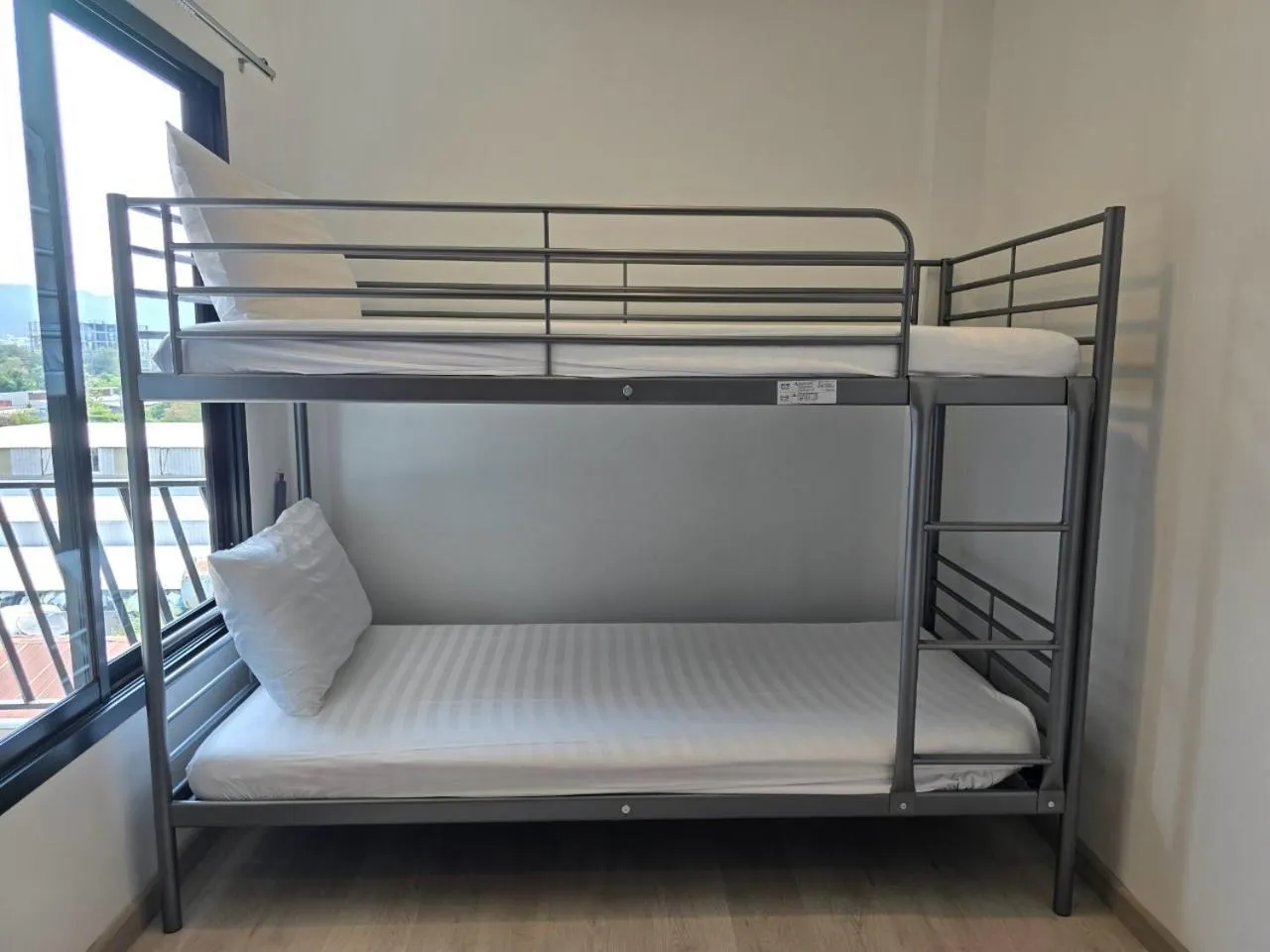 bunk bed, Bed in Manee Mantra Hotel, Kanchanaburi