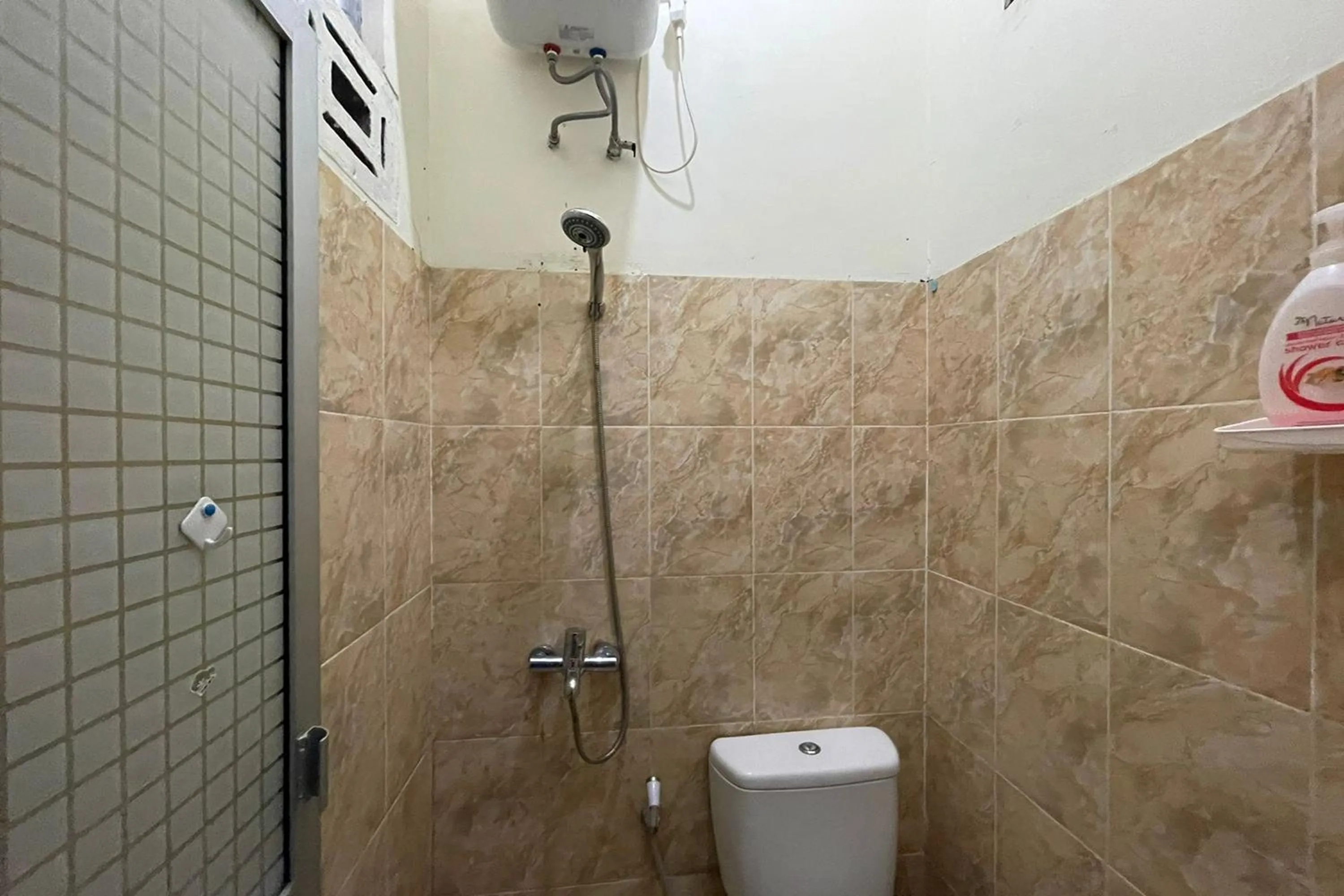 Shower in Jirek Homestay Bukittinggi