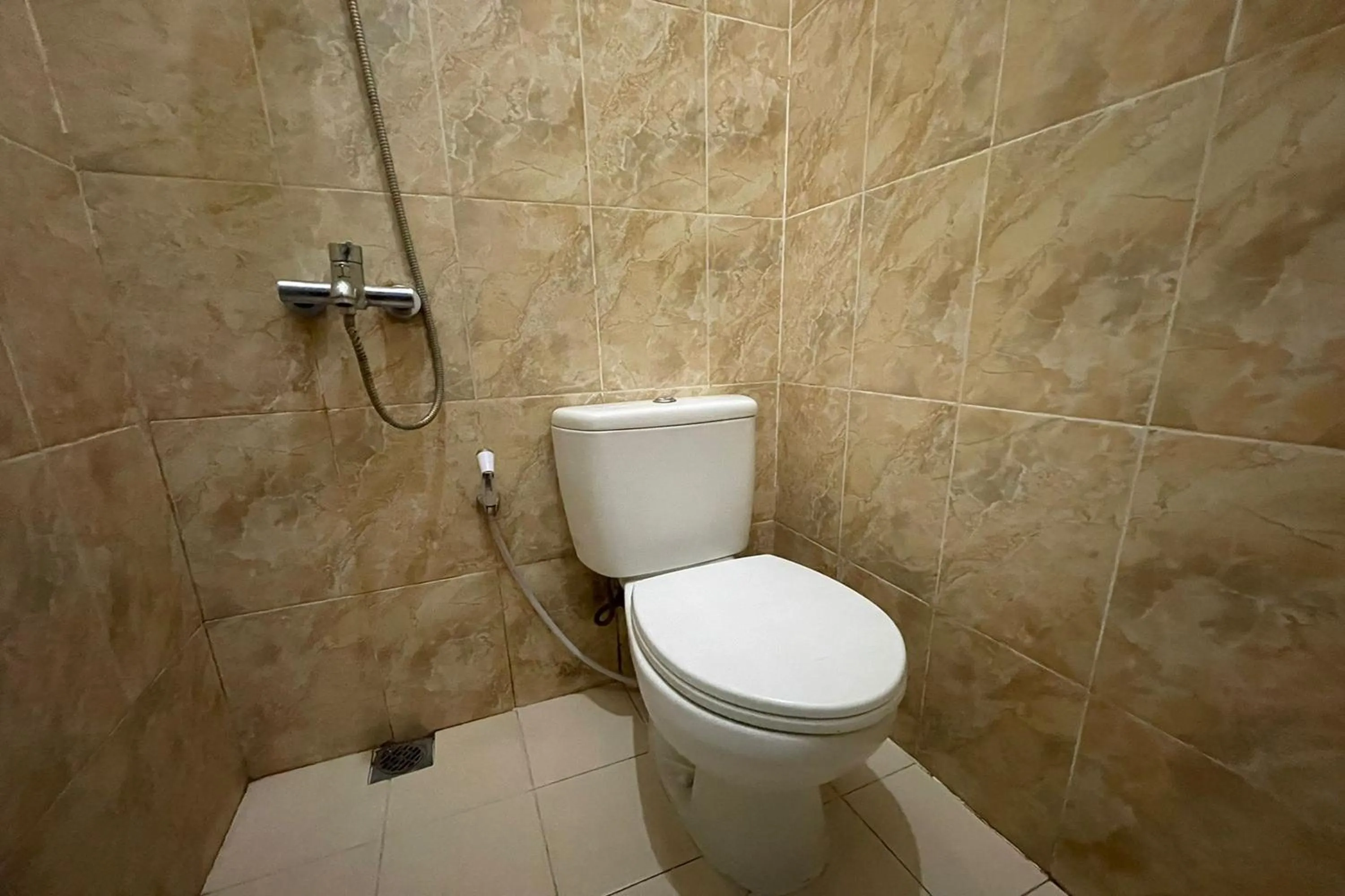 Shower in Jirek Homestay Bukittinggi