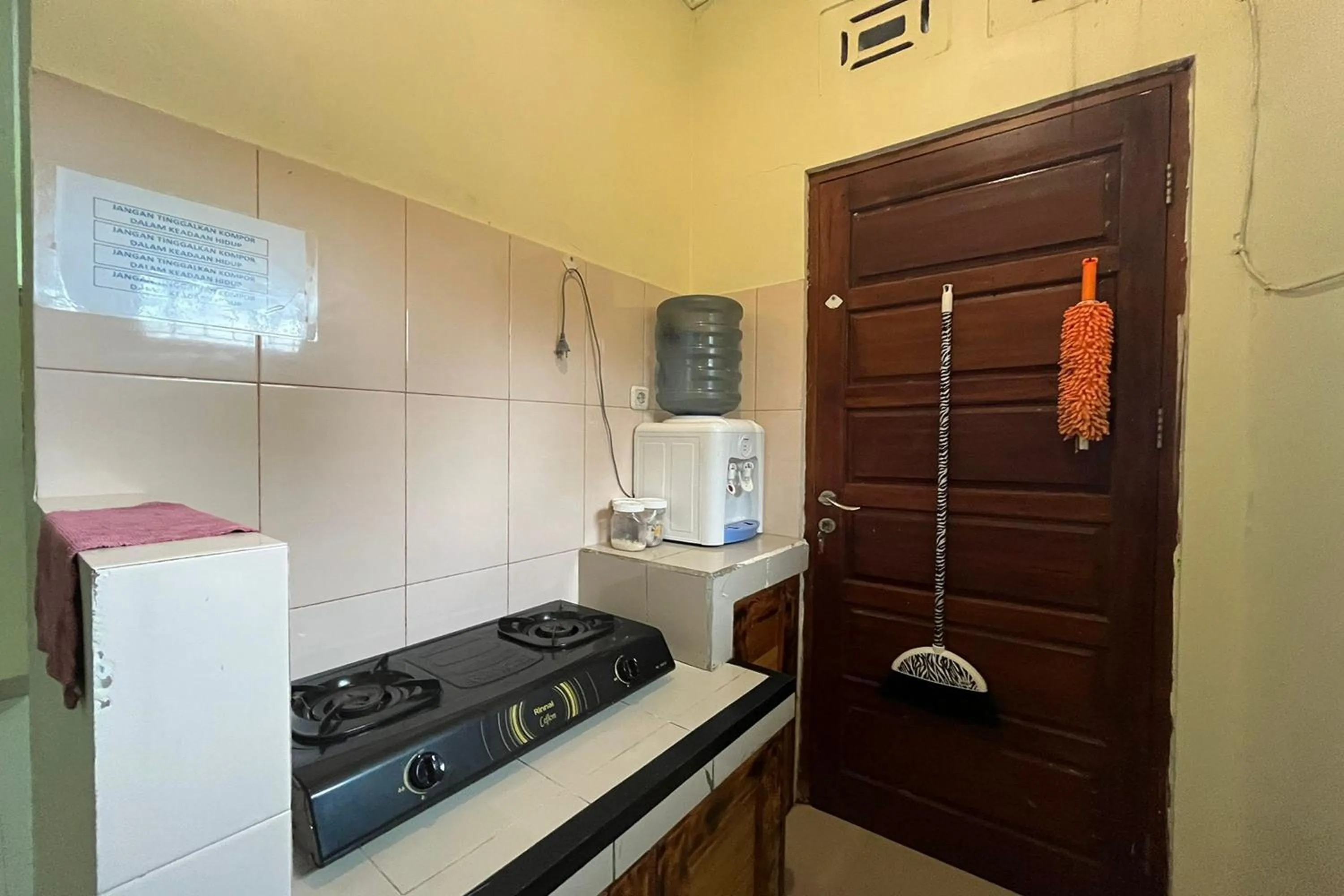 Kitchen or kitchenette in Jirek Homestay Bukittinggi