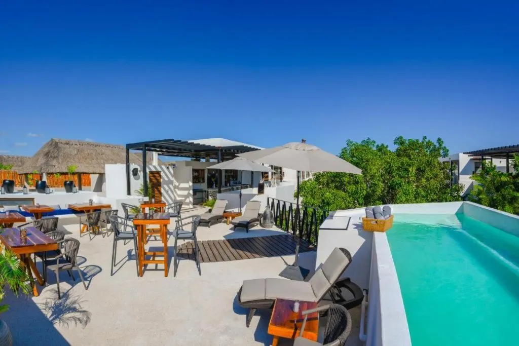 Swimming pool in K'uyen Boutique Hotel