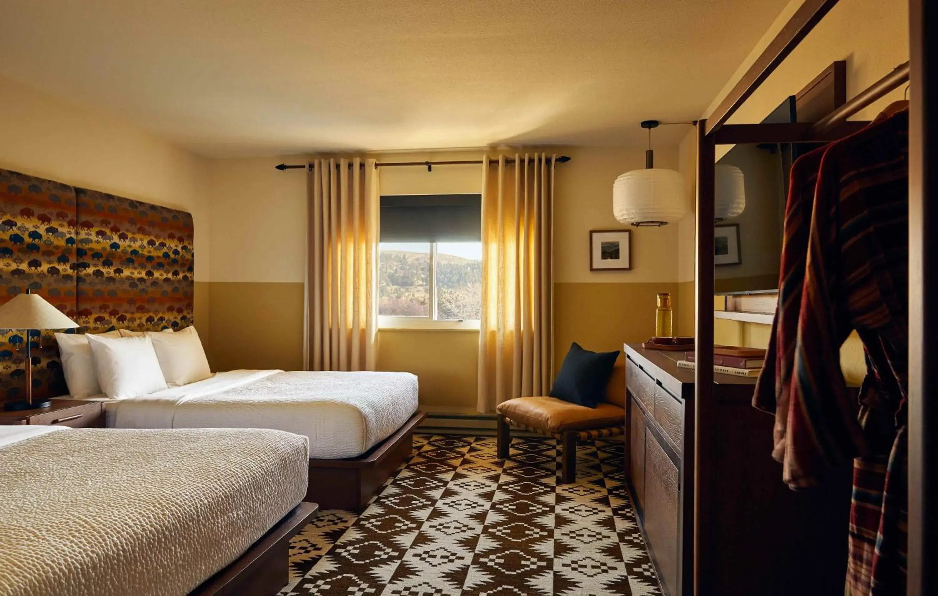 Queen Room in Wandering Buffalo Queen Room in Wandering Buffalo