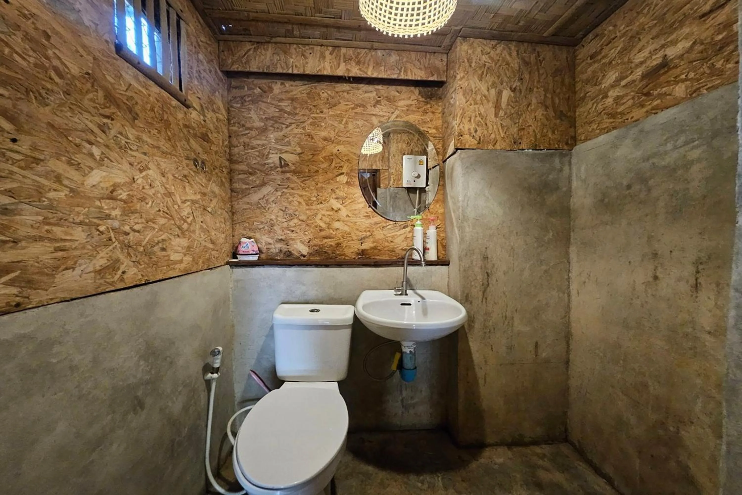 Toilet in Mae Mae Home