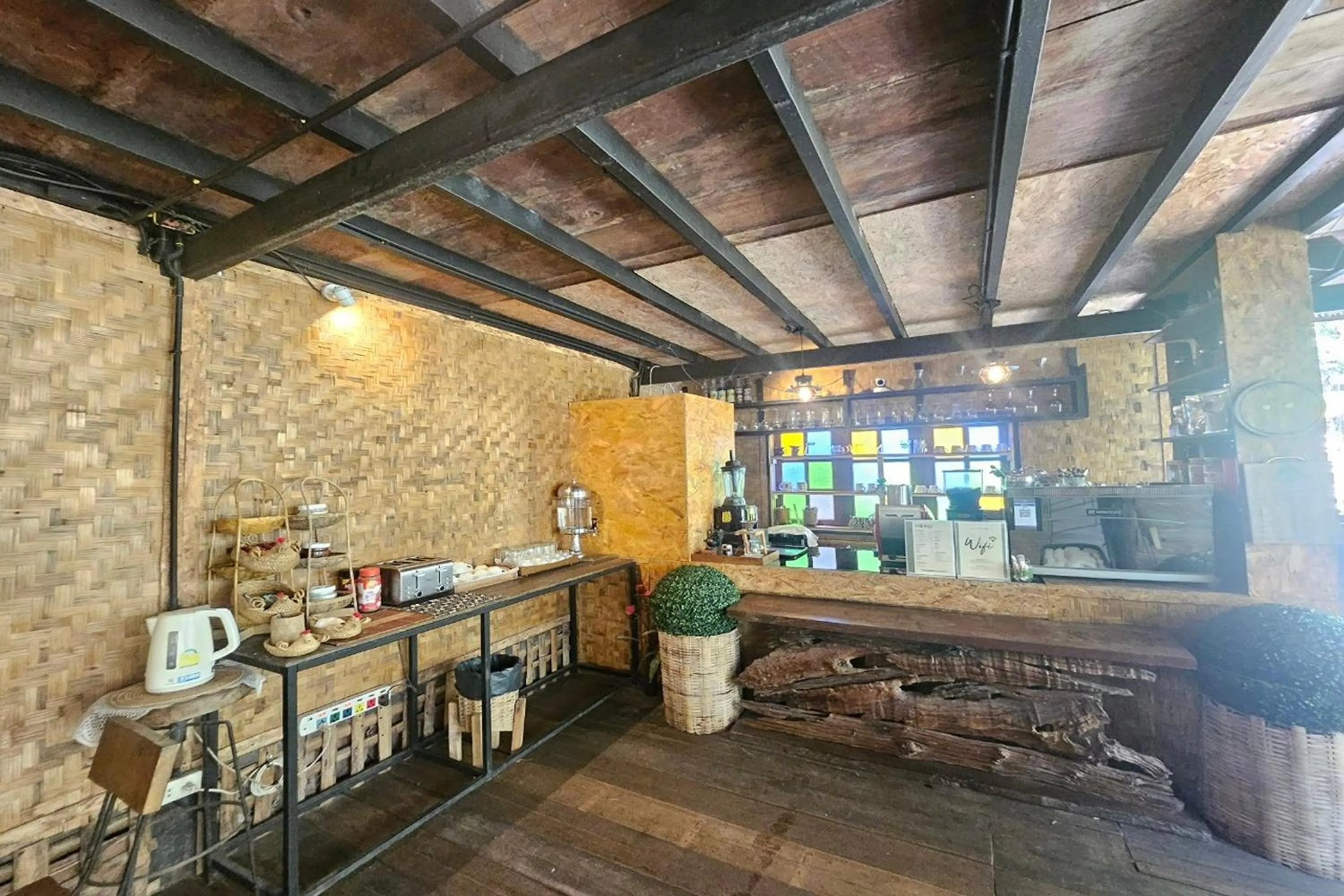 Restaurant/places to eat in Mae Mae Home