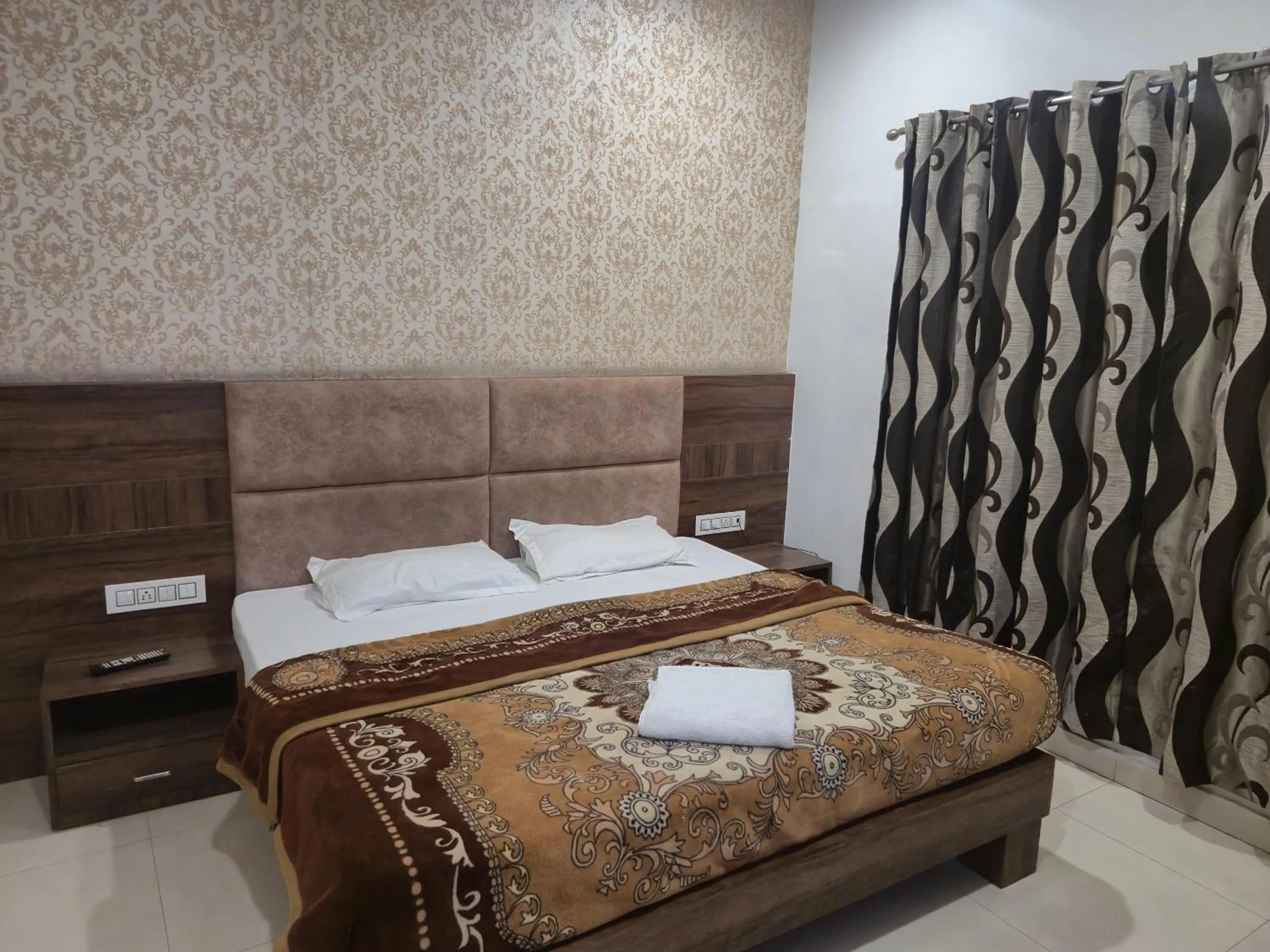 Photo of the whole room, Bed in JK Residency