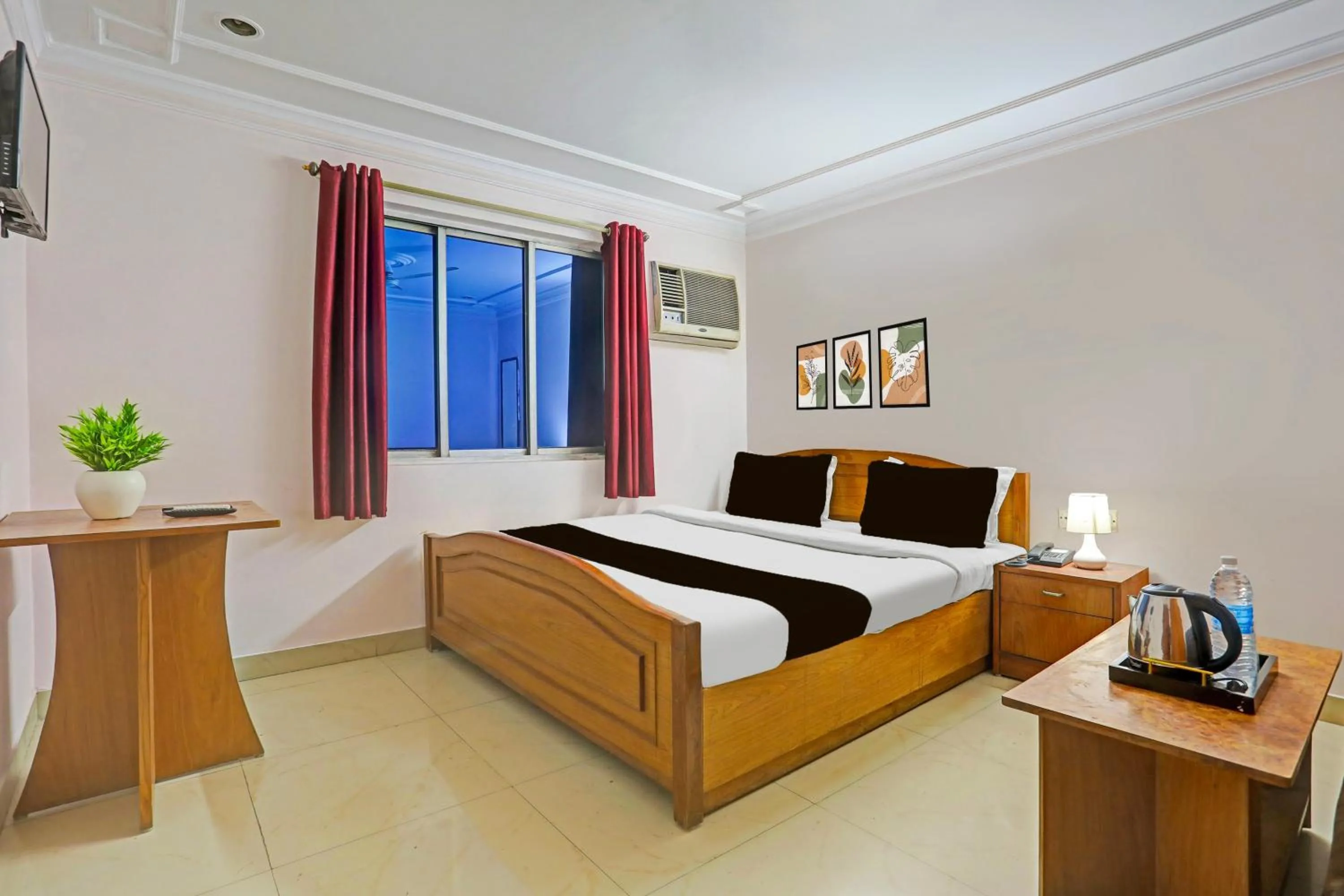 Bedroom, Bed in Super Hotel O Bhagalpur Railway Junction