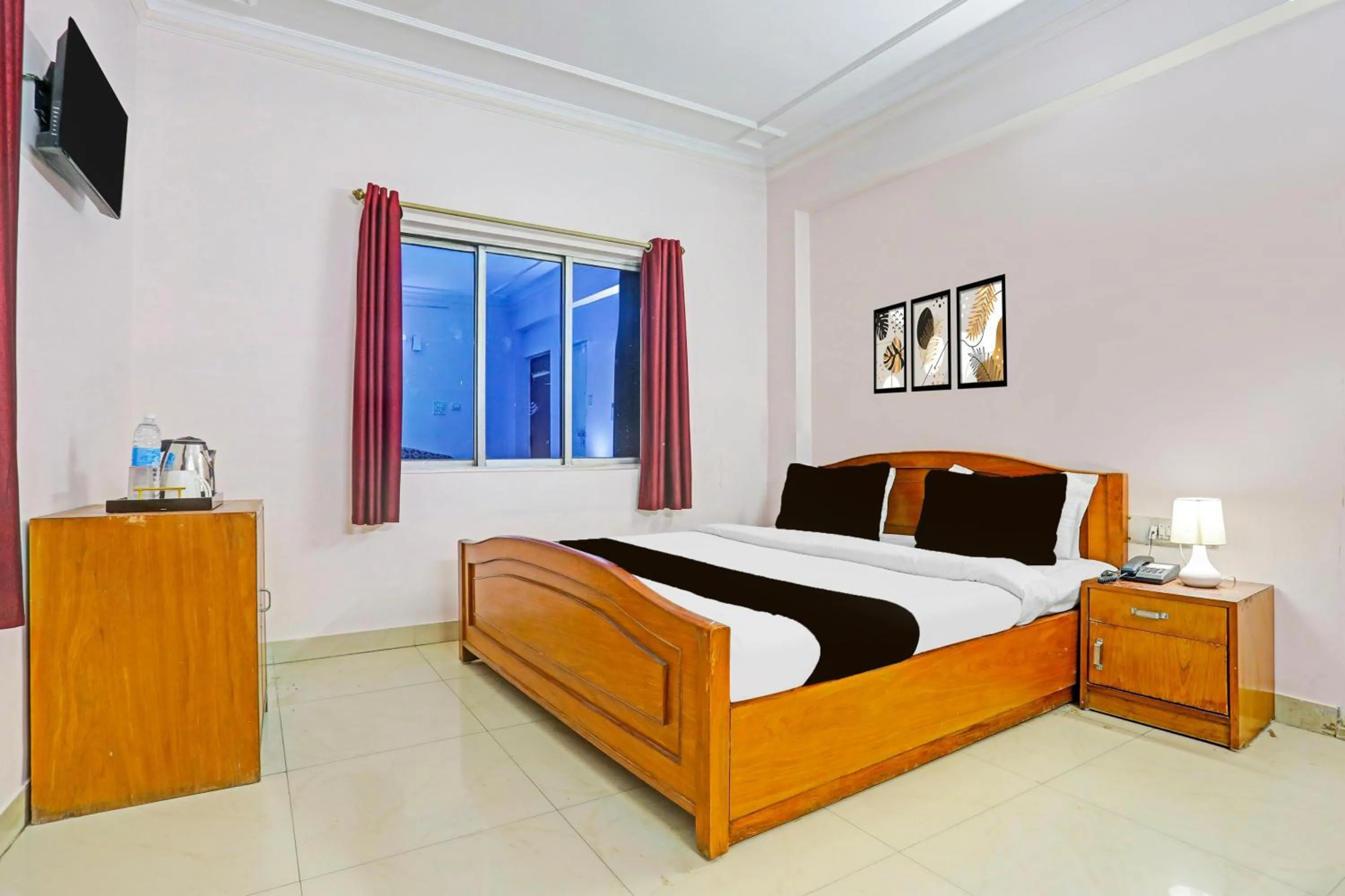Bedroom, Bed in Super Hotel O Bhagalpur Railway Junction