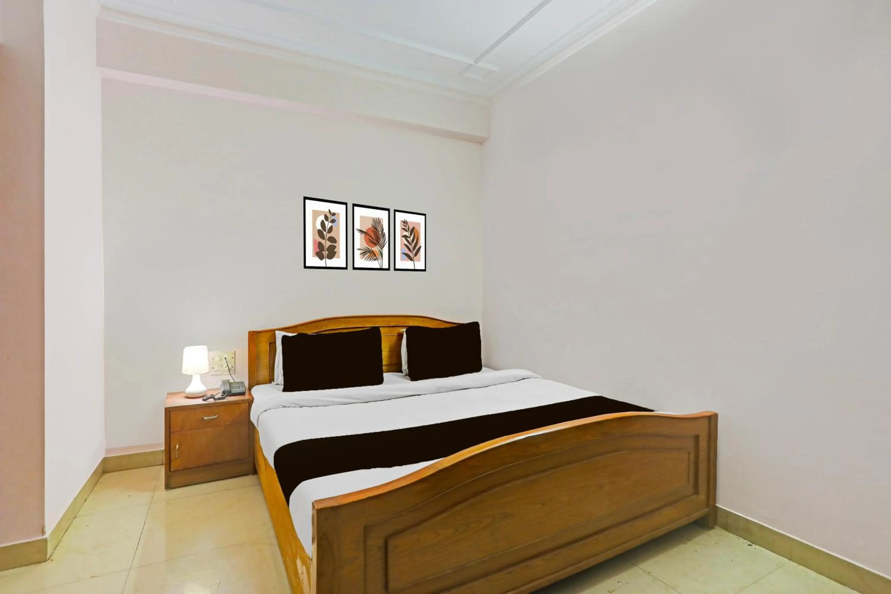 Bedroom, Bed in Super Hotel O Bhagalpur Railway Junction
