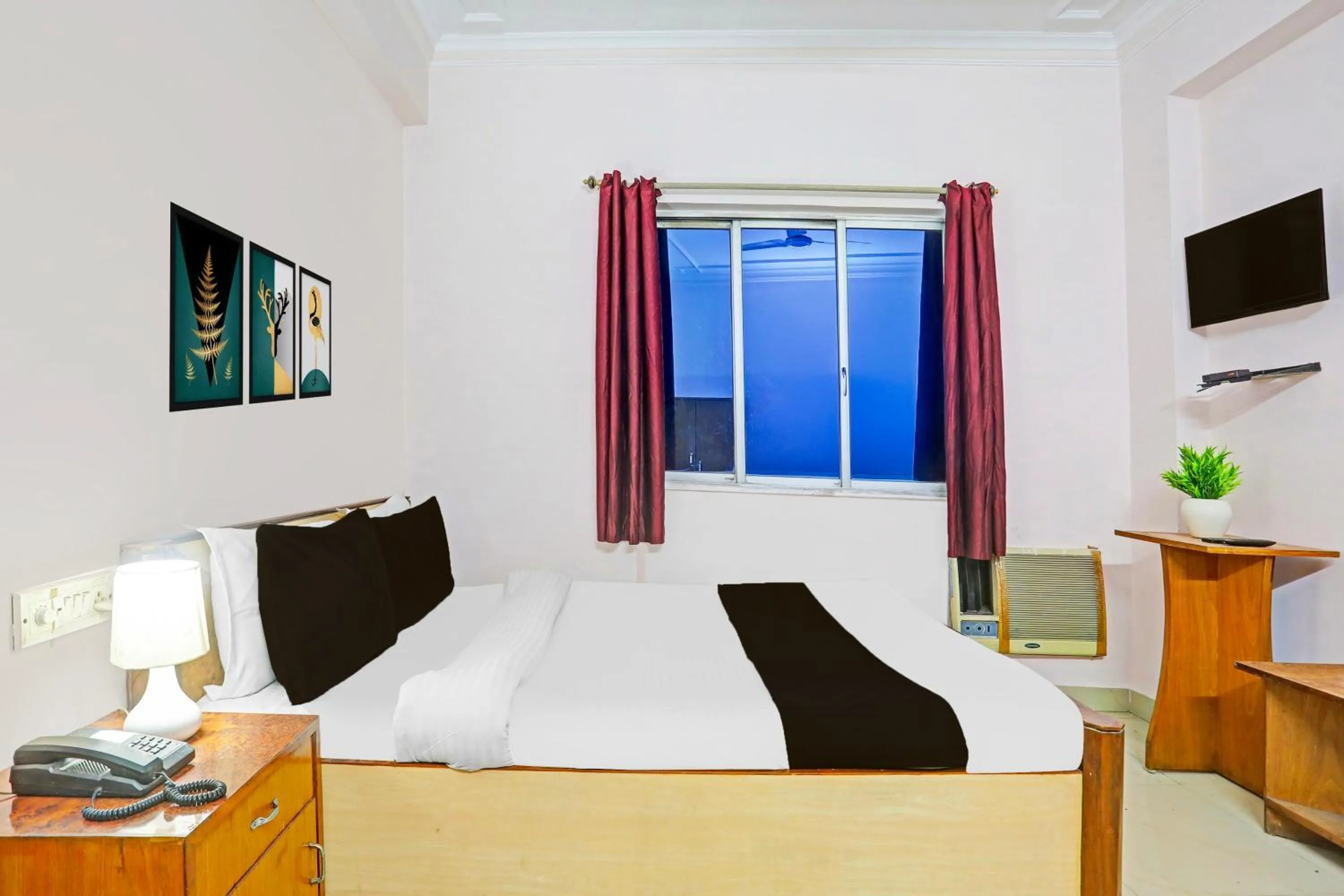 Bedroom, Bed in Super Hotel O Bhagalpur Railway Junction