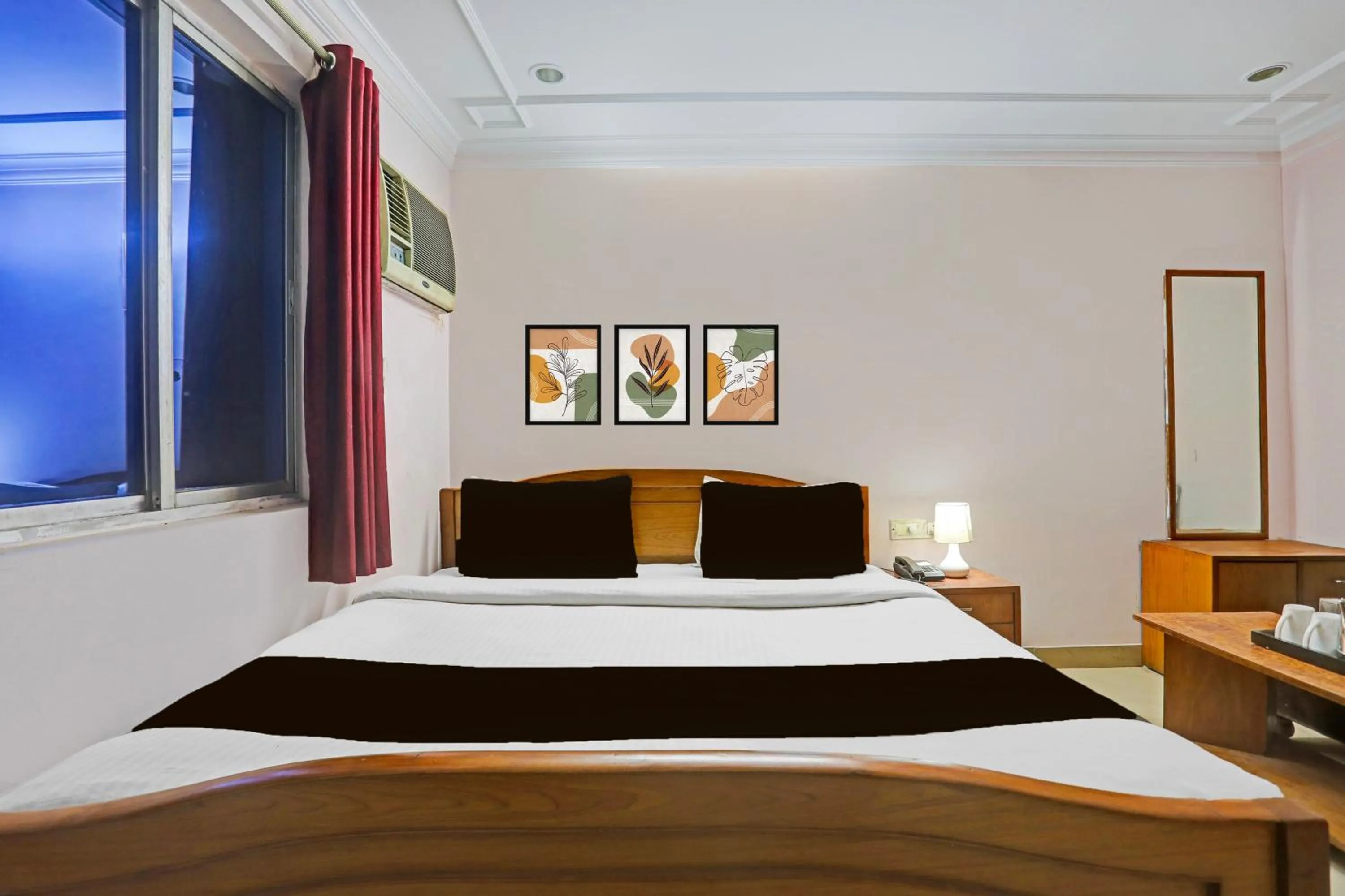 Bedroom, Bed in Super Hotel O Bhagalpur Railway Junction