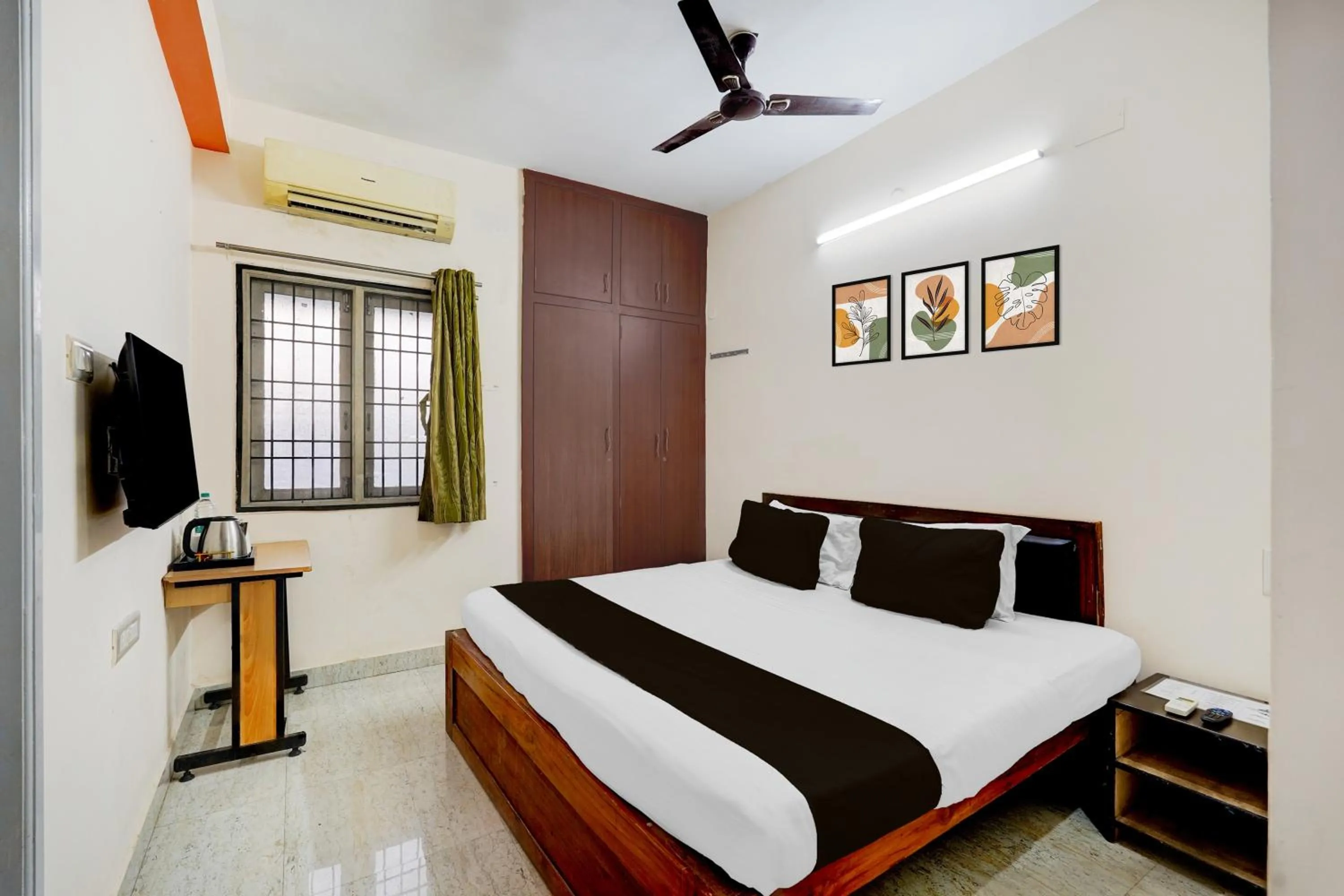 Bedroom, Bed in Super Townhouse Balaji Dental College Pallikarani Formerly Orchid Sankrish