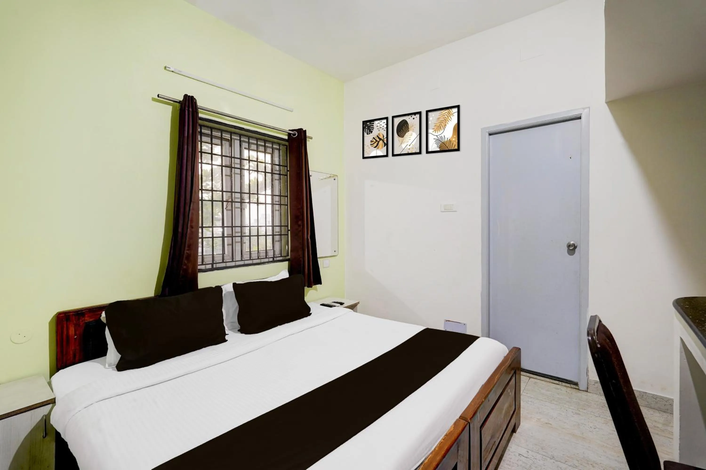 Bedroom, Bed in Super Townhouse Balaji Dental College Pallikarani Formerly Orchid Sankrish