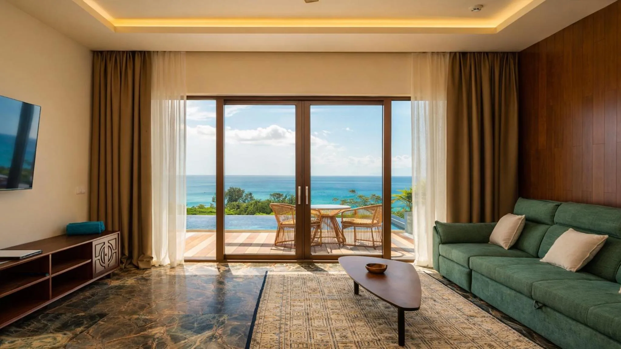 TV and multimedia in Gardens Hill Resort & Spa