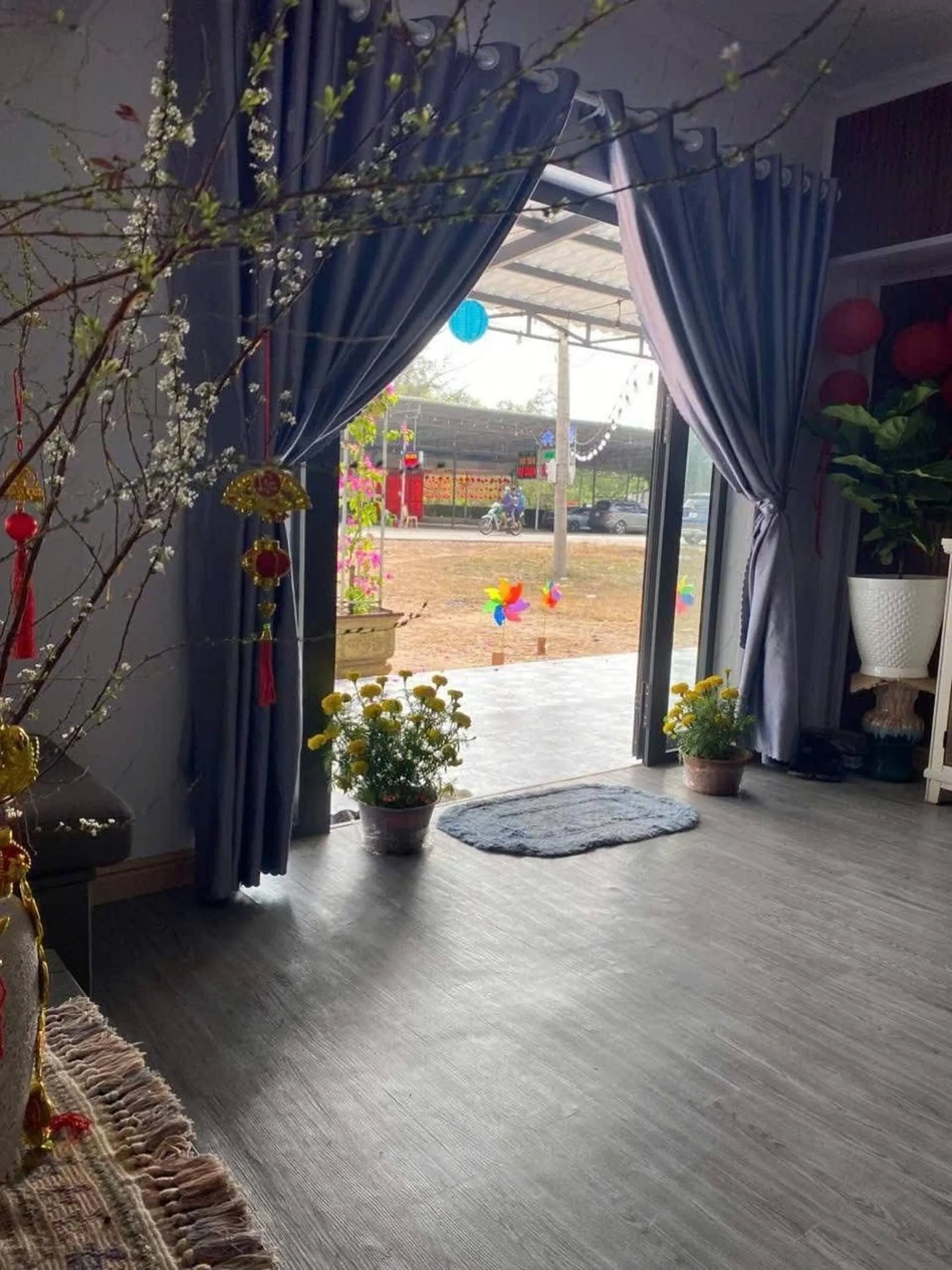 Living room in Ruby House, 3 Bedroom Apartment, beachside