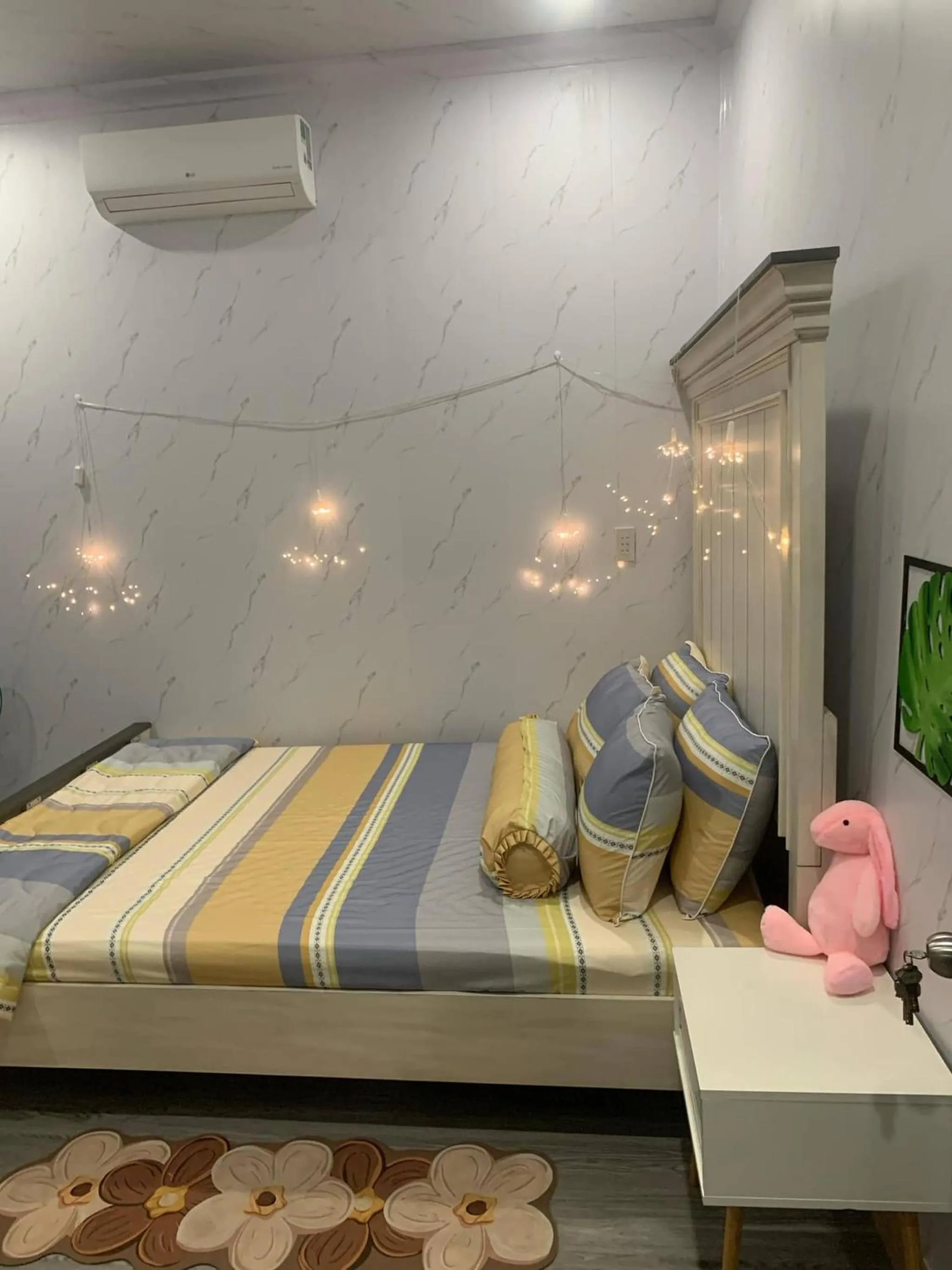 Bed in Ruby House, 3 Bedroom Apartment, beachside