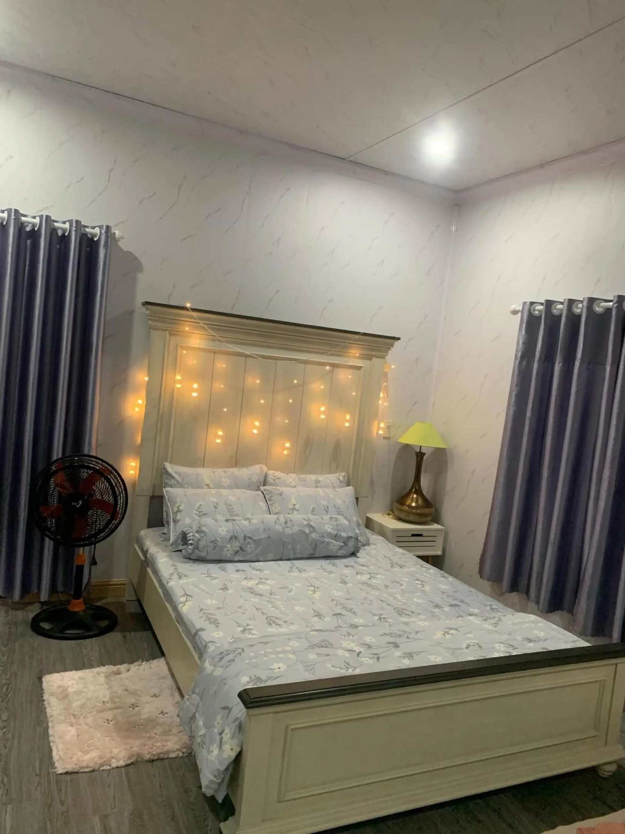Bed in Ruby House, 3 Bedroom Apartment, beachside