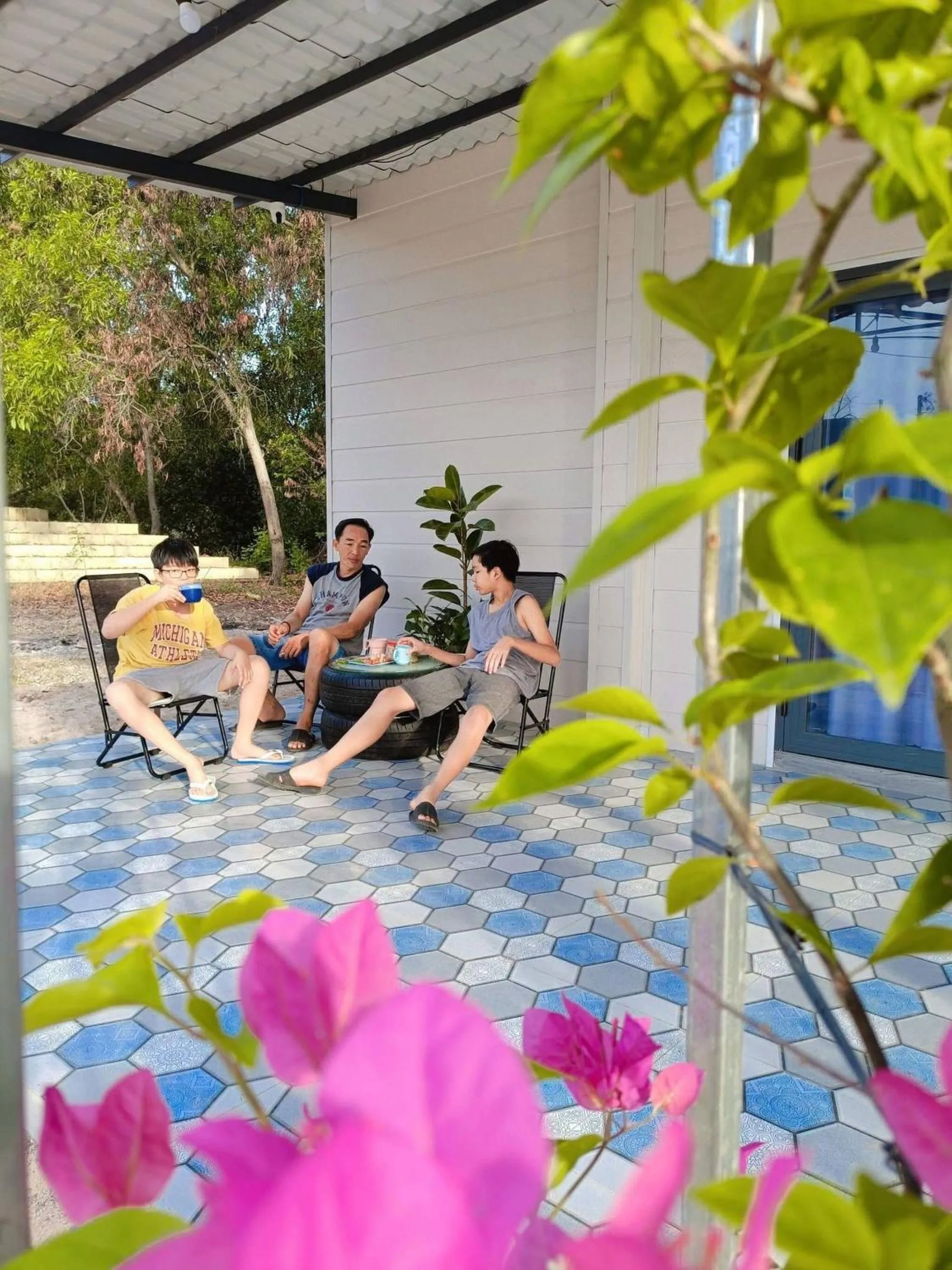 Patio in Ruby House, 3 Bedroom Apartment, beachside