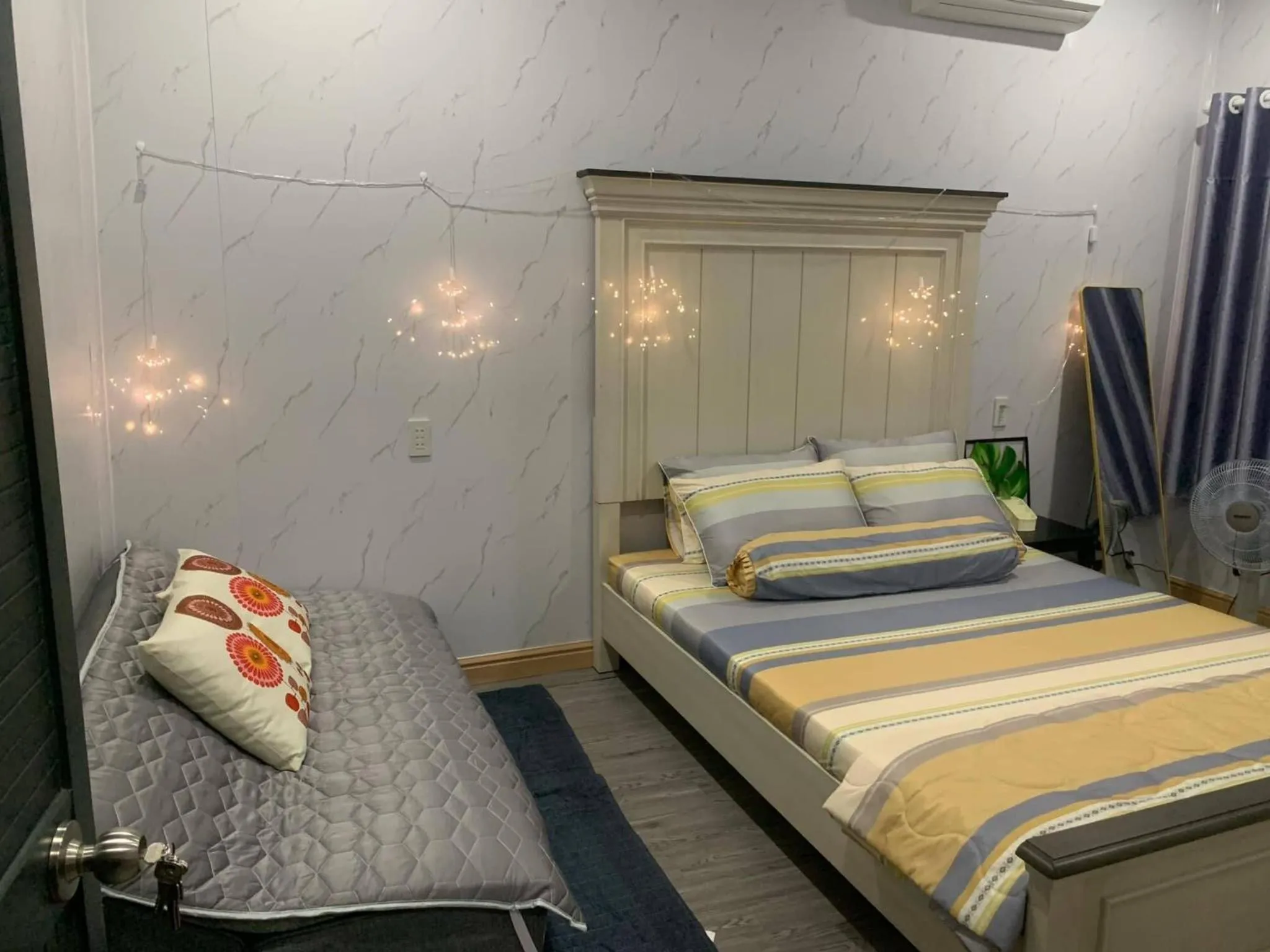 Bed in Ruby House, 3 Bedroom Apartment, beachside