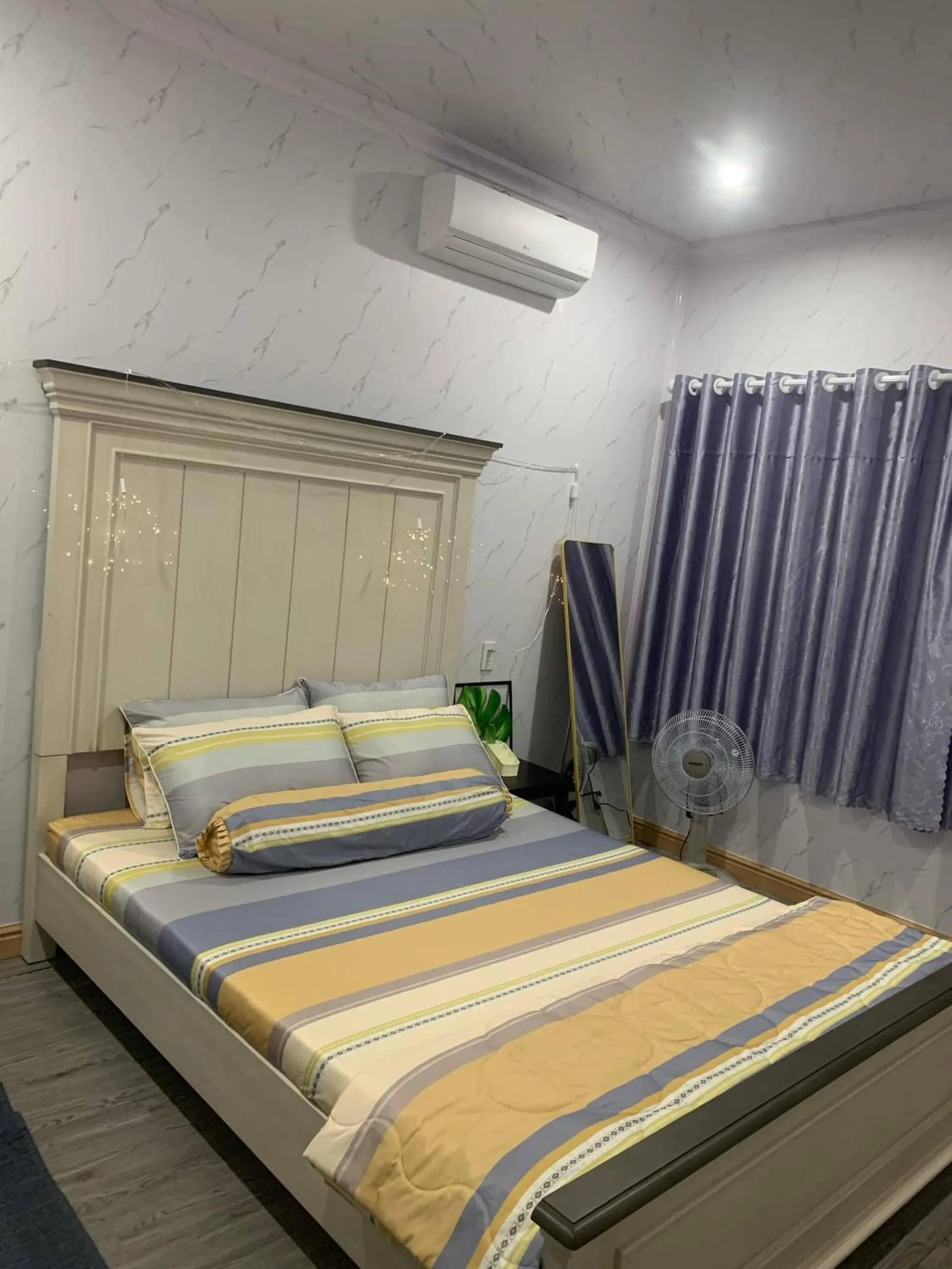 Bed in Ruby House, 3 Bedroom Apartment, beachside