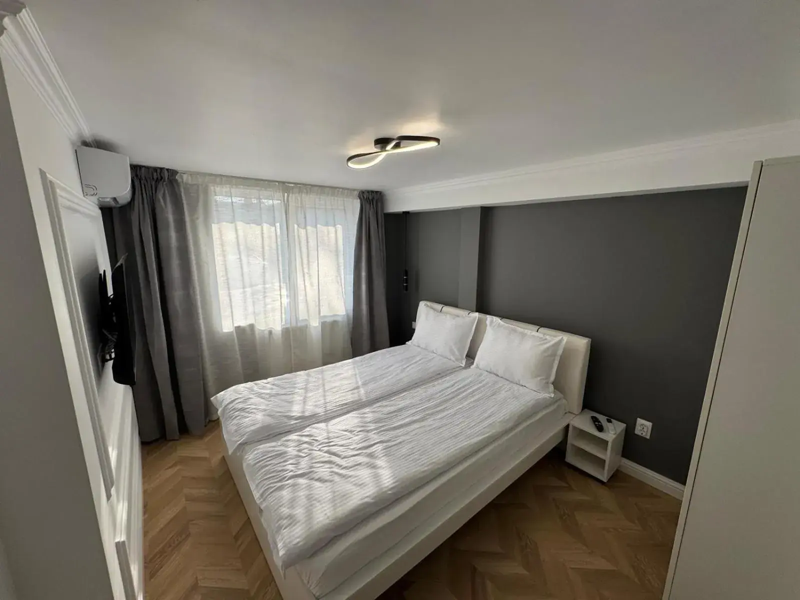 Double Room in Moft Hotel Apartments Free Parking Self Check-In Double Room in Moft Hotel Apartments Free Parking Self Check-In