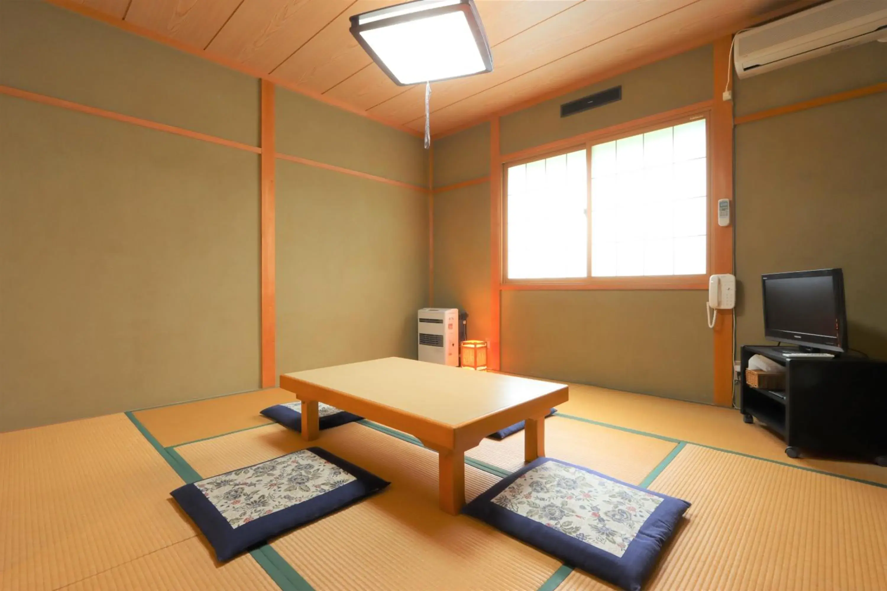 Triple Room - single occupancy in Pension J-HOUSE Triple Room - single occupancy in Pension J-HOUSE