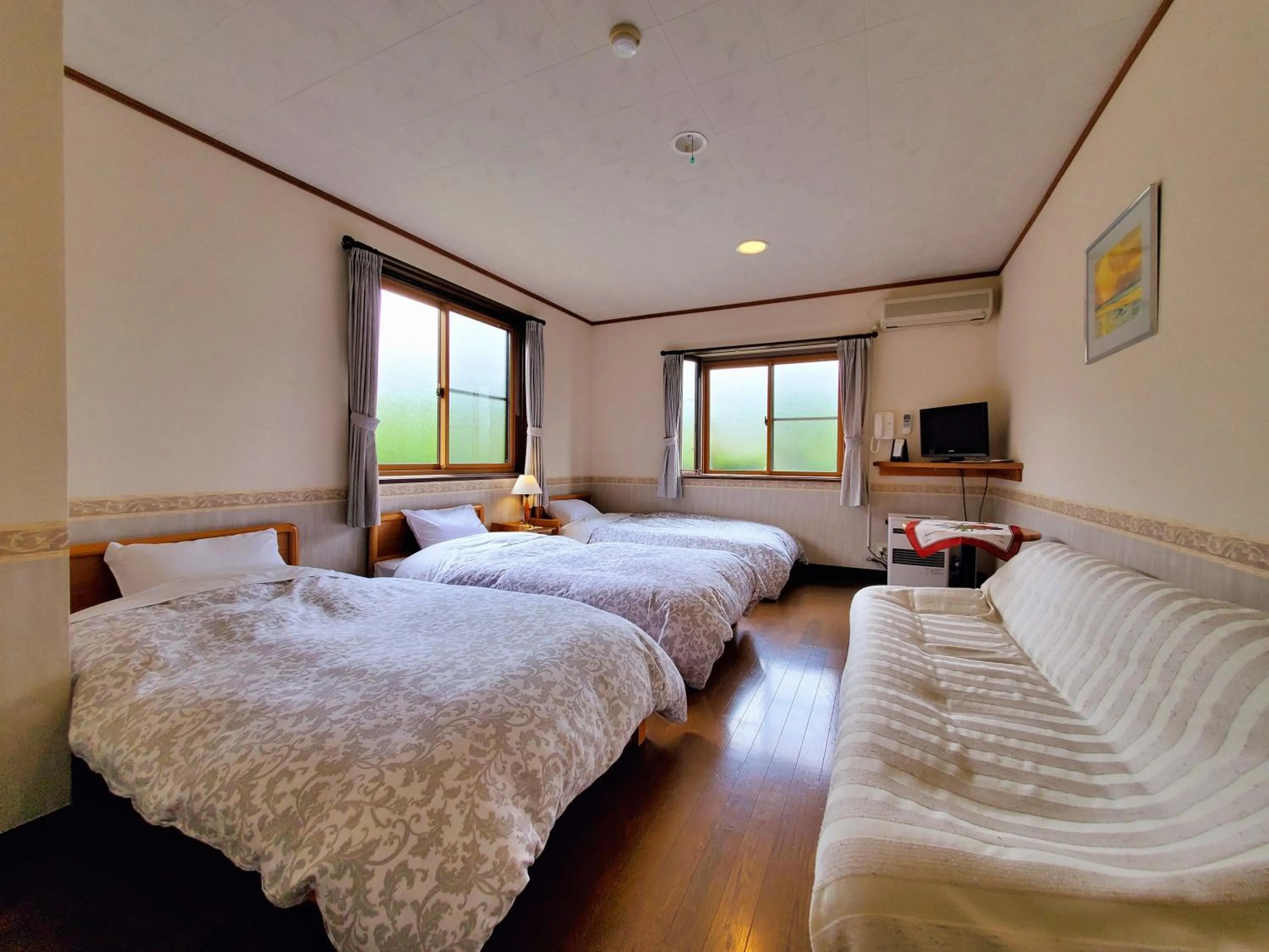 Triple Room with Shared Bathroom in Pension J-HOUSE