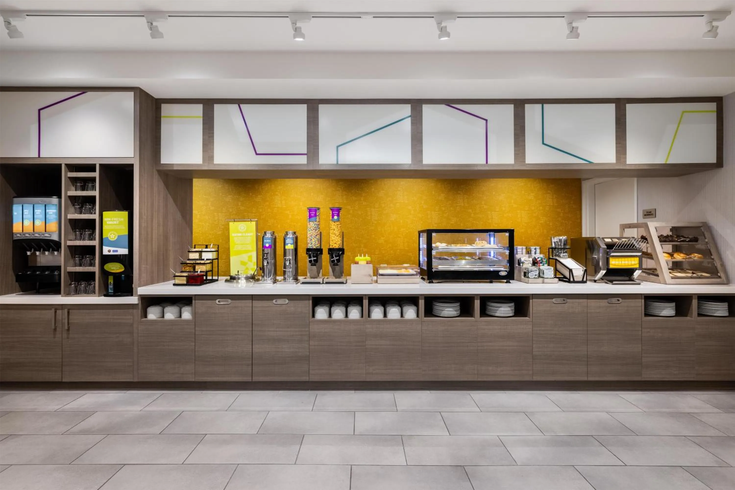 Breakfast in Home2 Suites By Hilton Altoona Des Moines