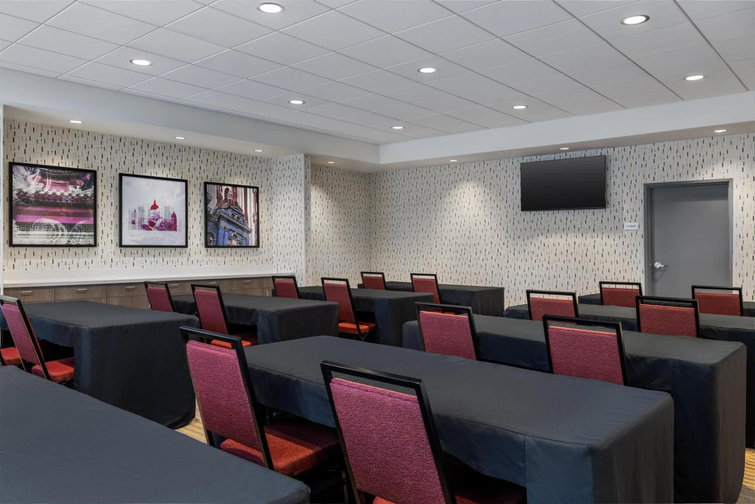Meeting/conference room in Home2 Suites By Hilton Altoona Des Moines