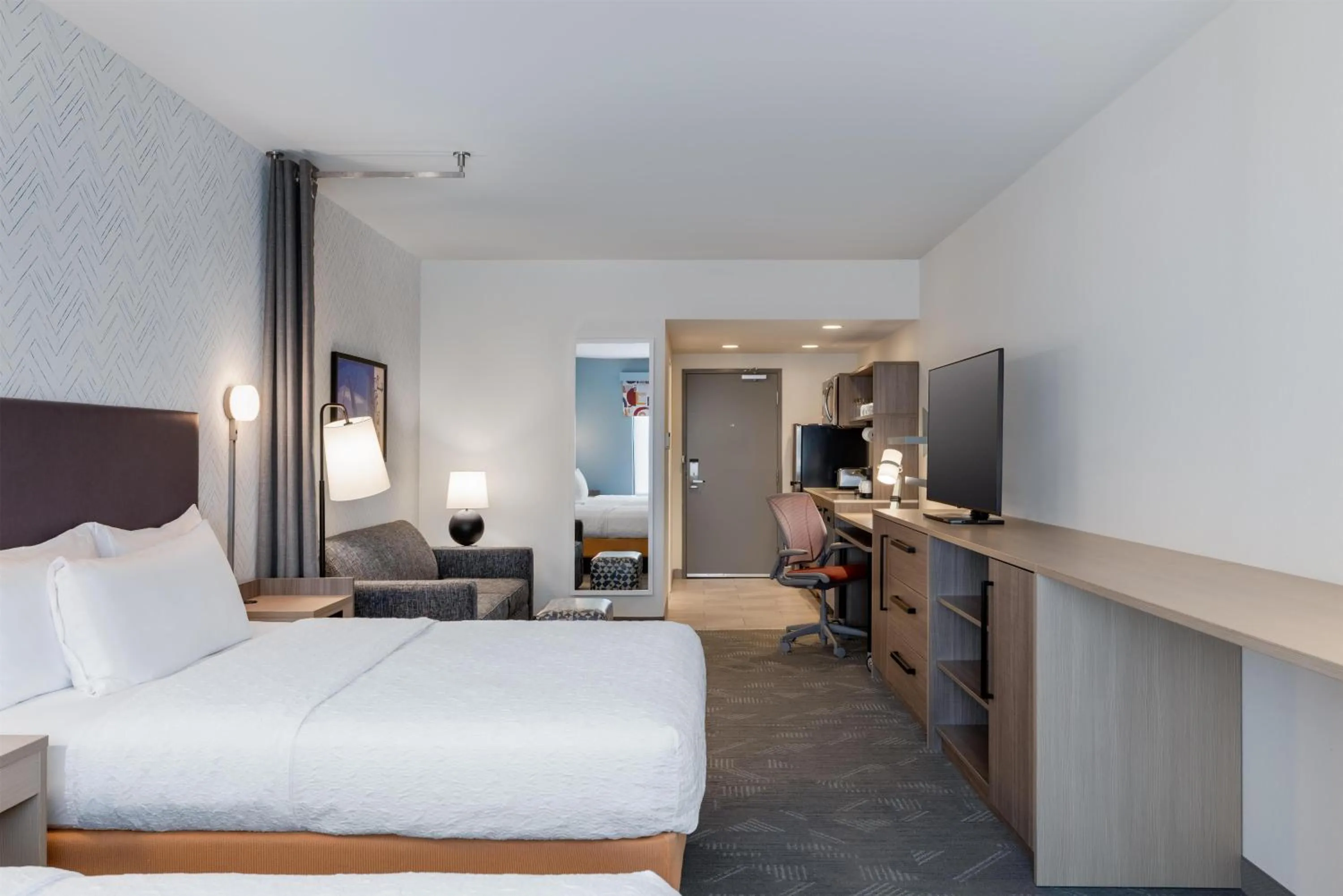 Bed in Home2 Suites By Hilton Altoona Des Moines