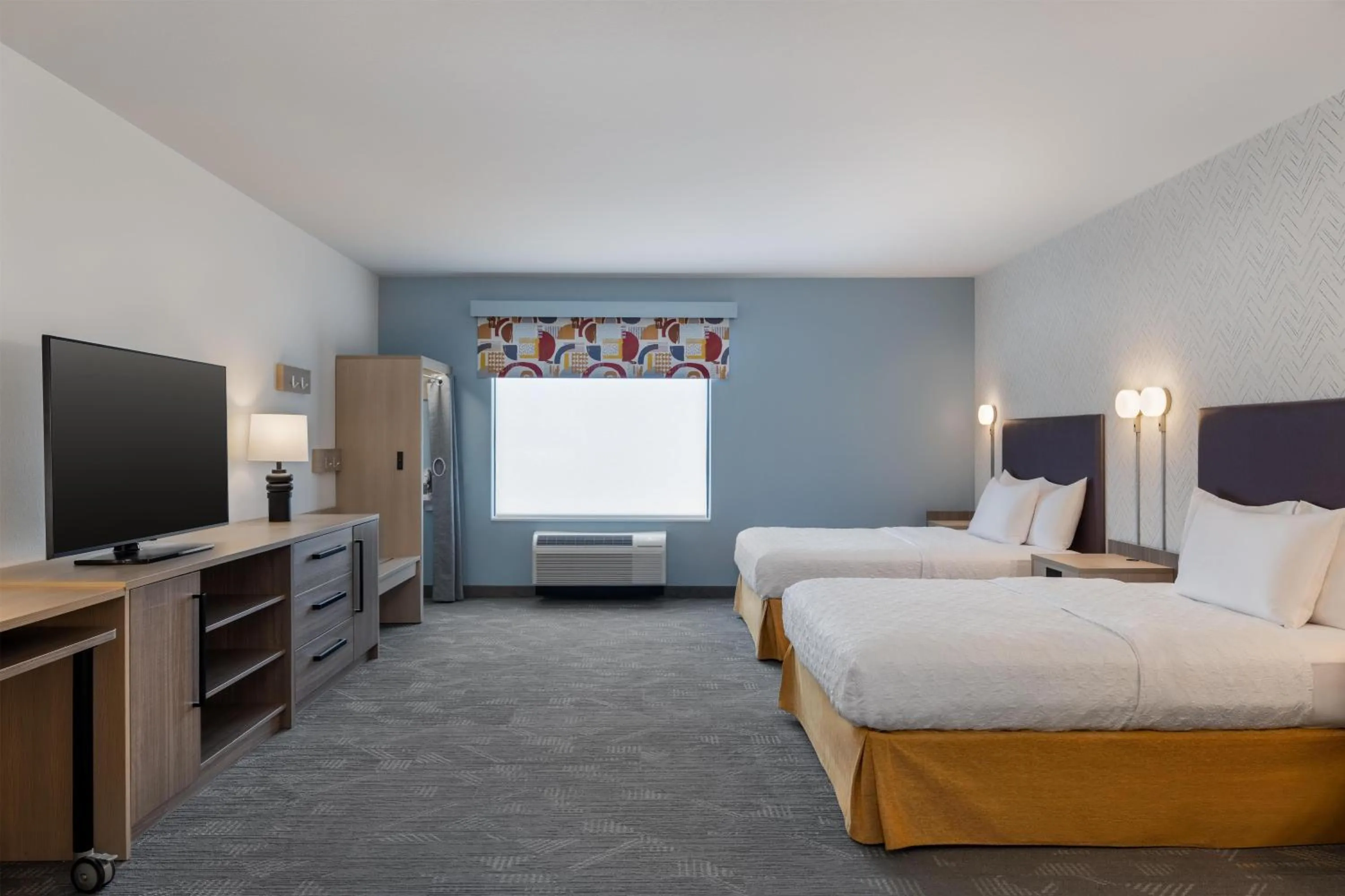 Bed in Home2 Suites By Hilton Altoona Des Moines