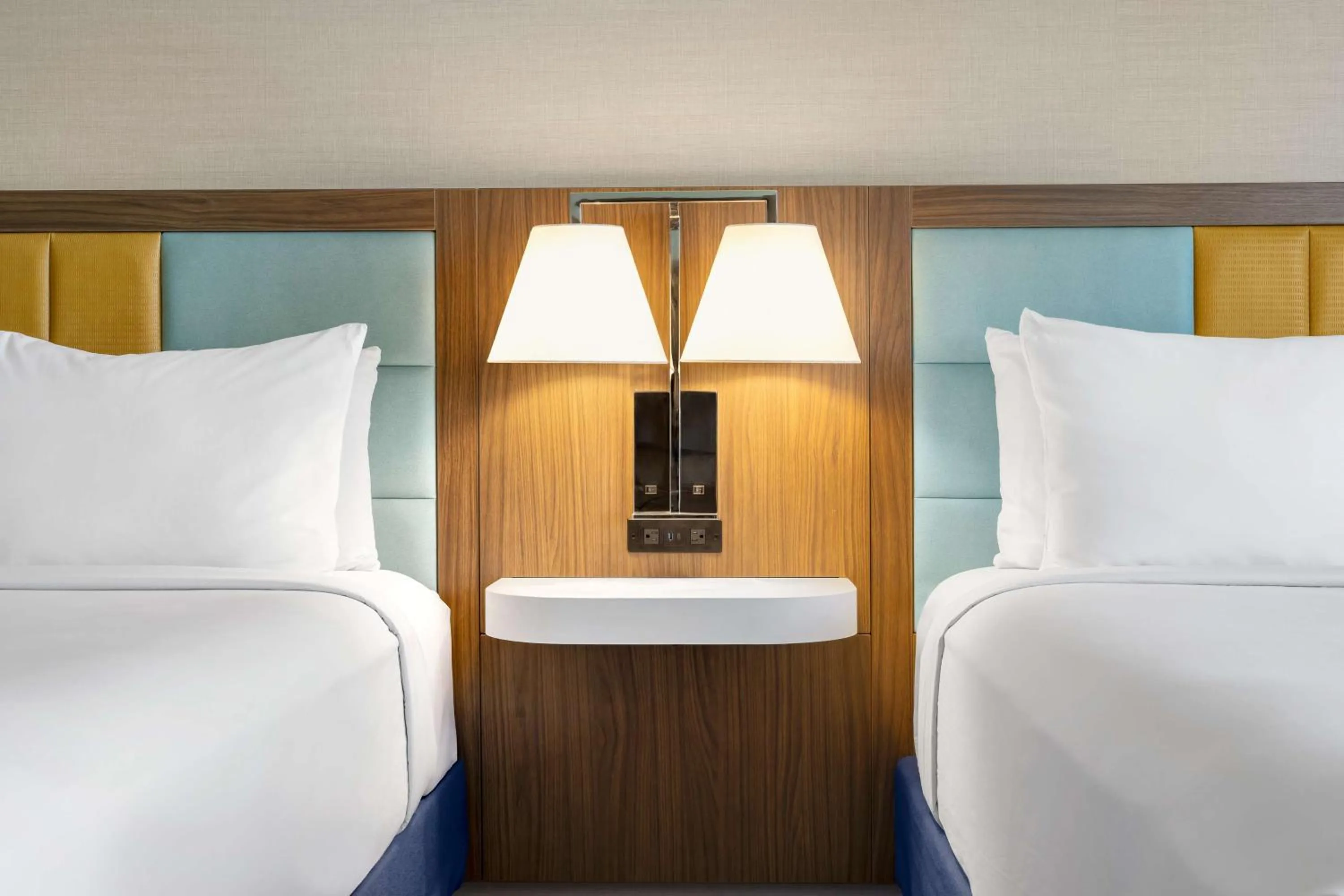 Bed in Hampton Inn & Suites Maui North Shore