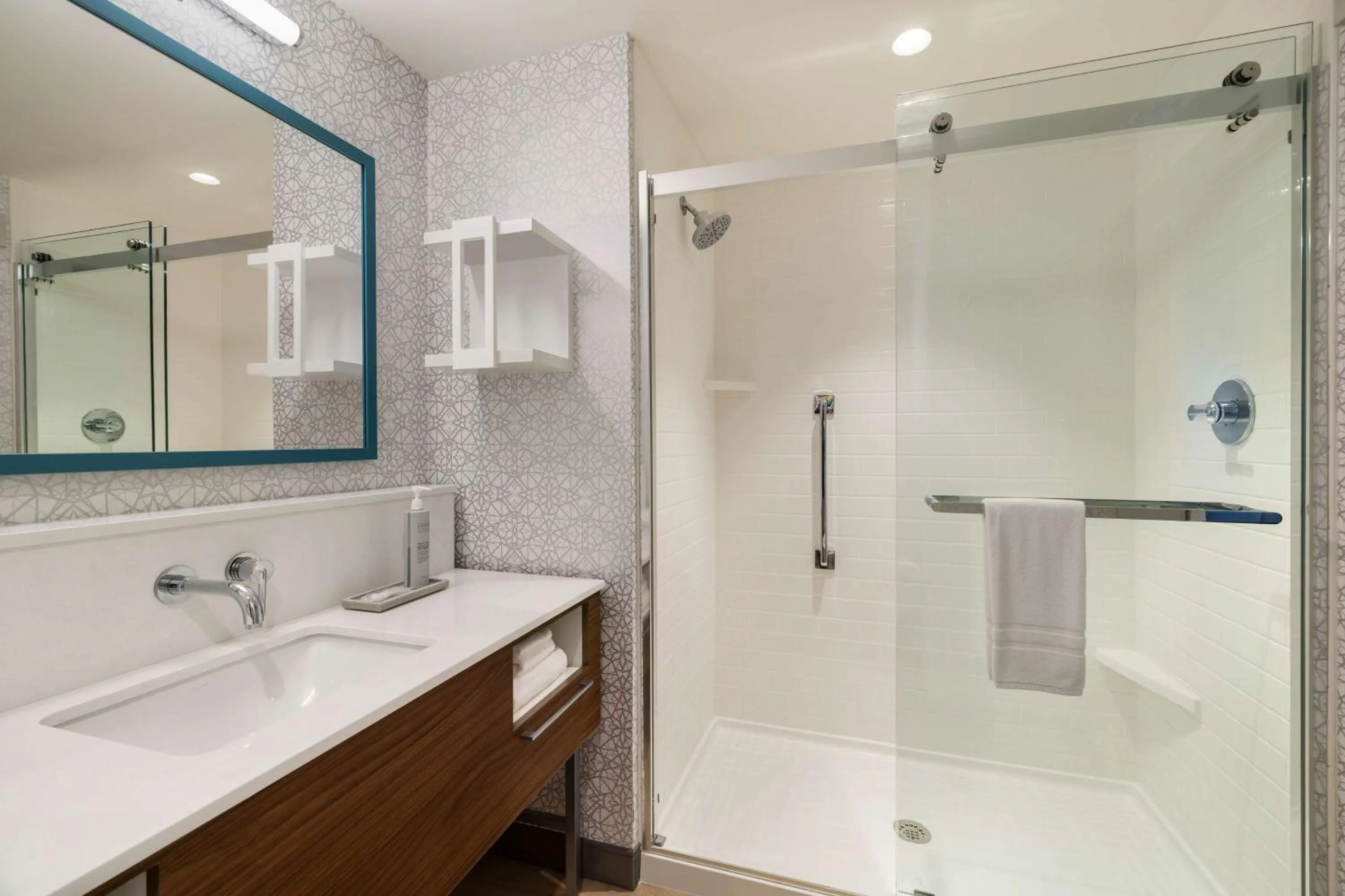 Bathroom in Hampton Inn & Suites Maui North Shore