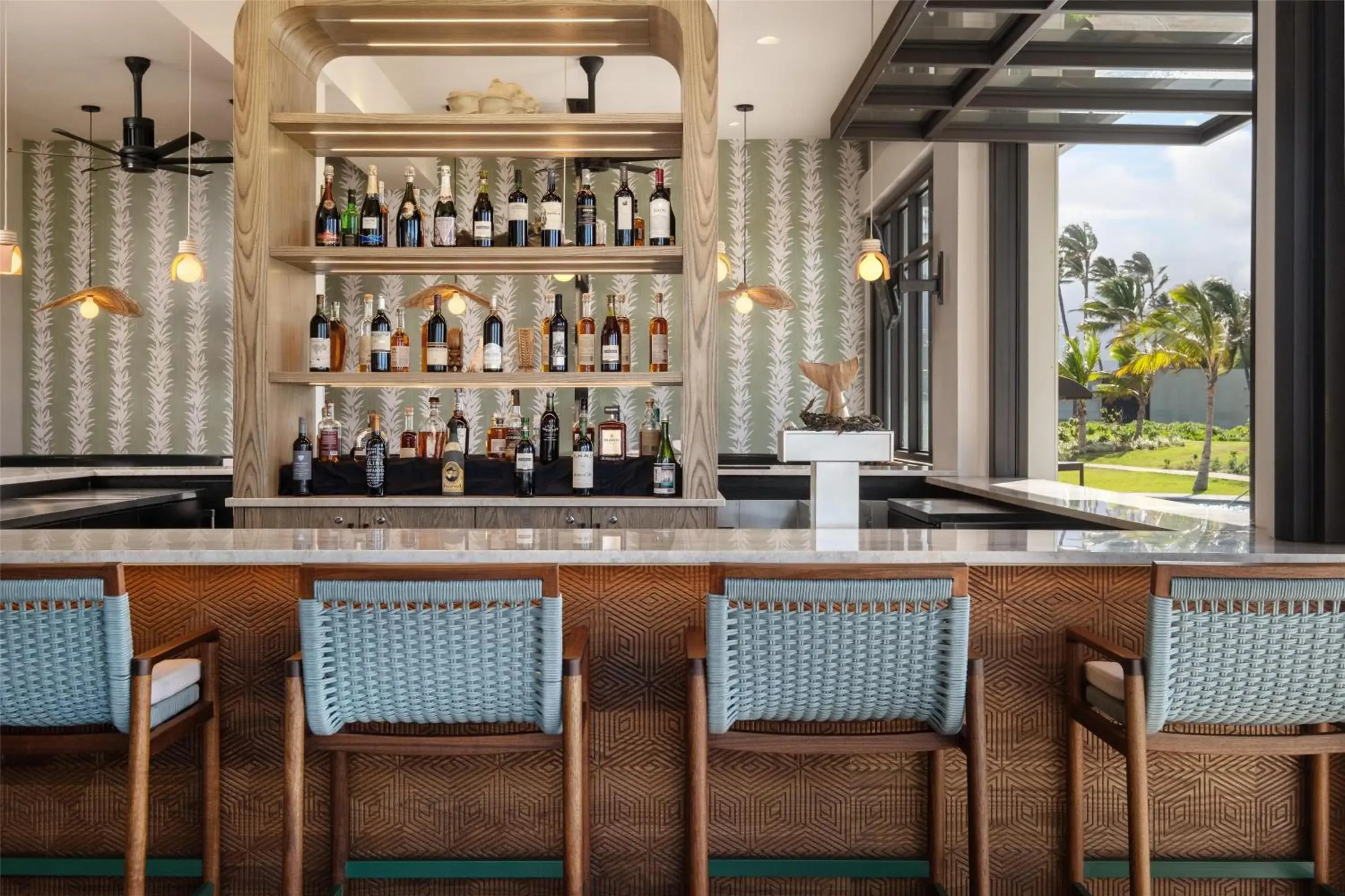 Lounge or bar in Hampton Inn & Suites Maui North Shore Lounge or bar in Hampton Inn & Suites Maui North Shore