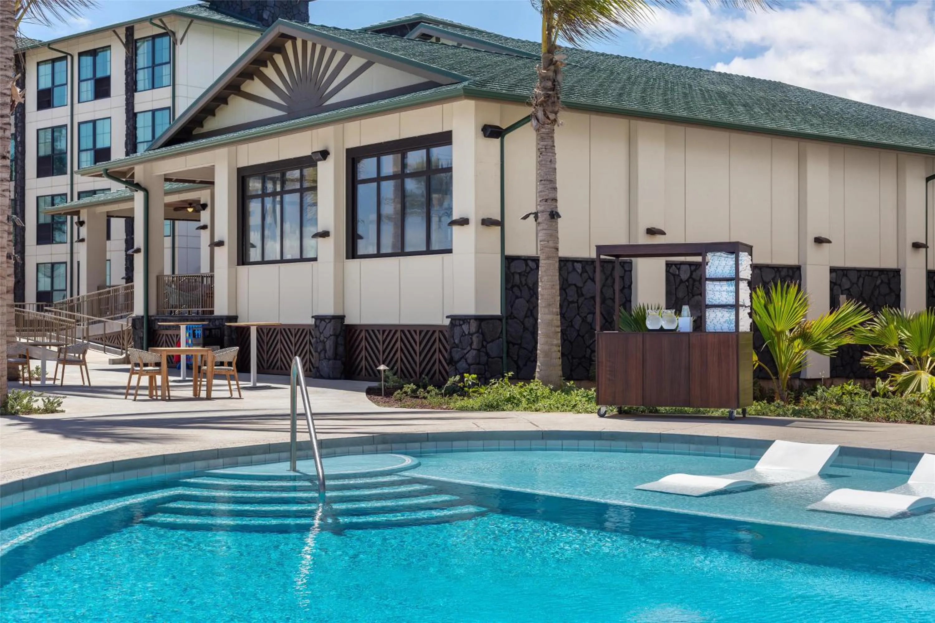 Pool view in Hampton Inn & Suites Maui North Shore