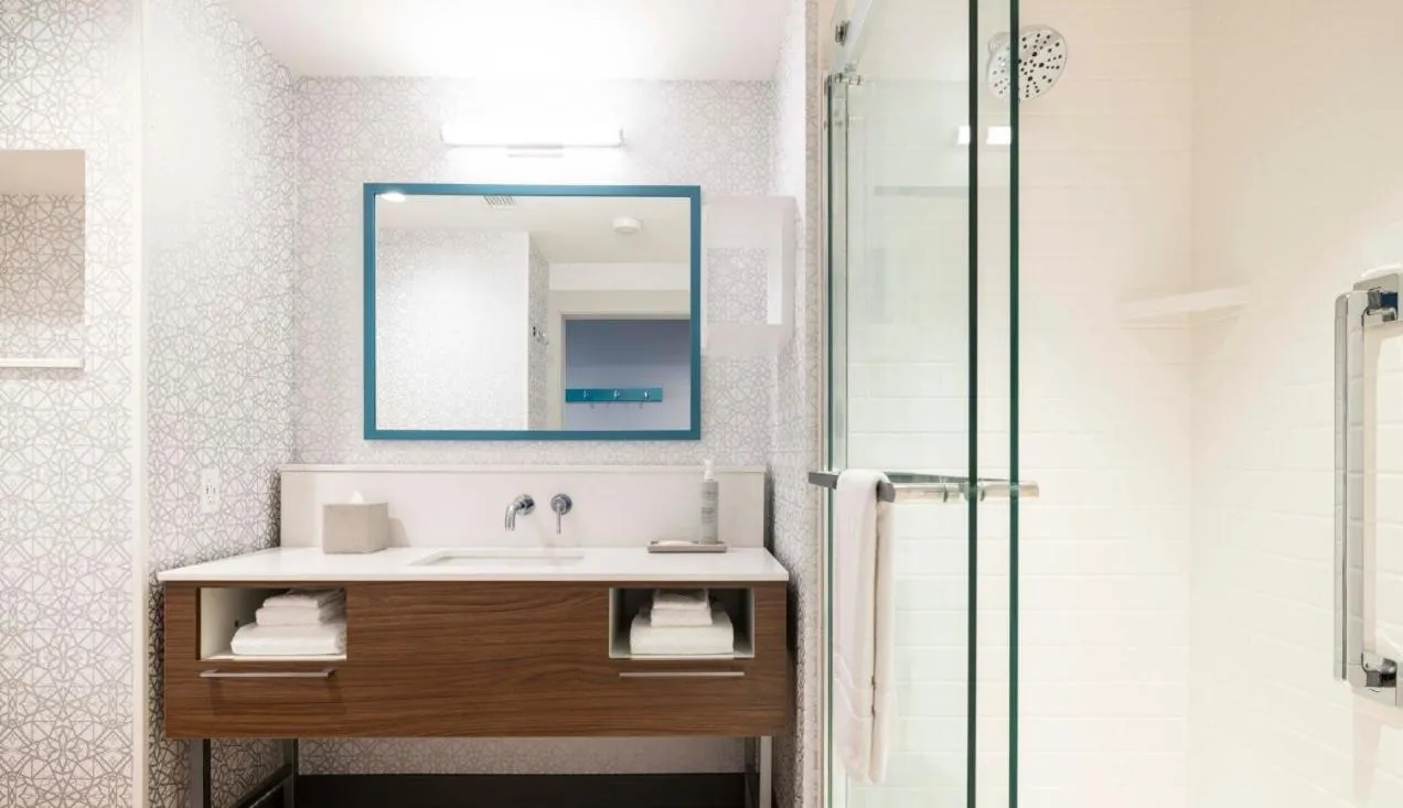 Bathroom in Hampton Inn & Suites Maui North Shore