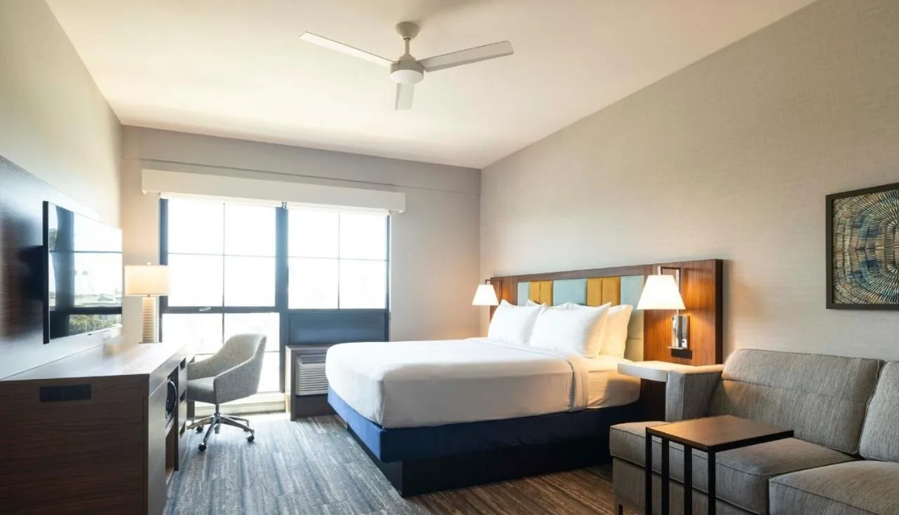 Bed in Hampton Inn & Suites Maui North Shore