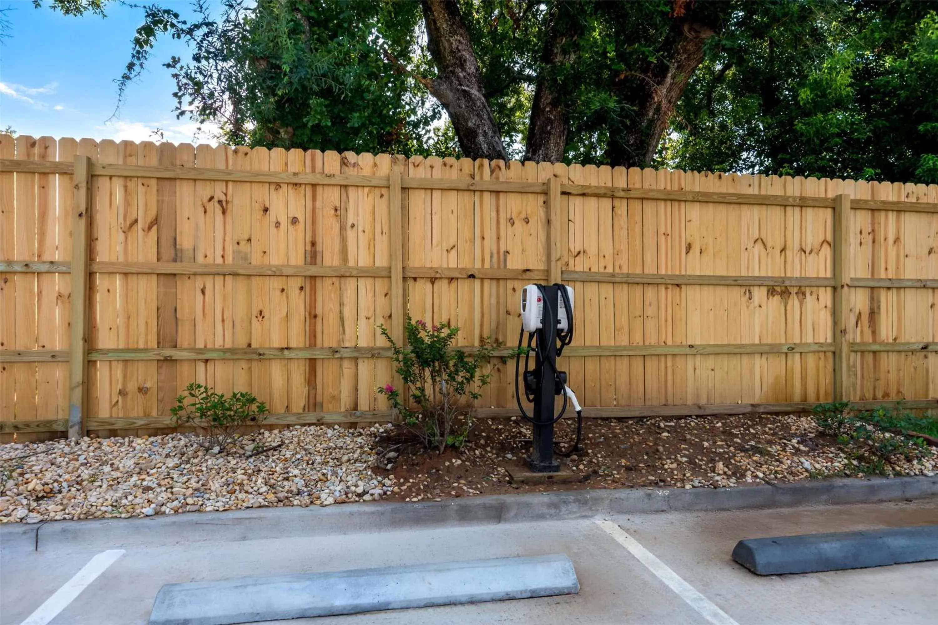 Property building in Tru By Hilton Pensacola I-10 North Davis Highway