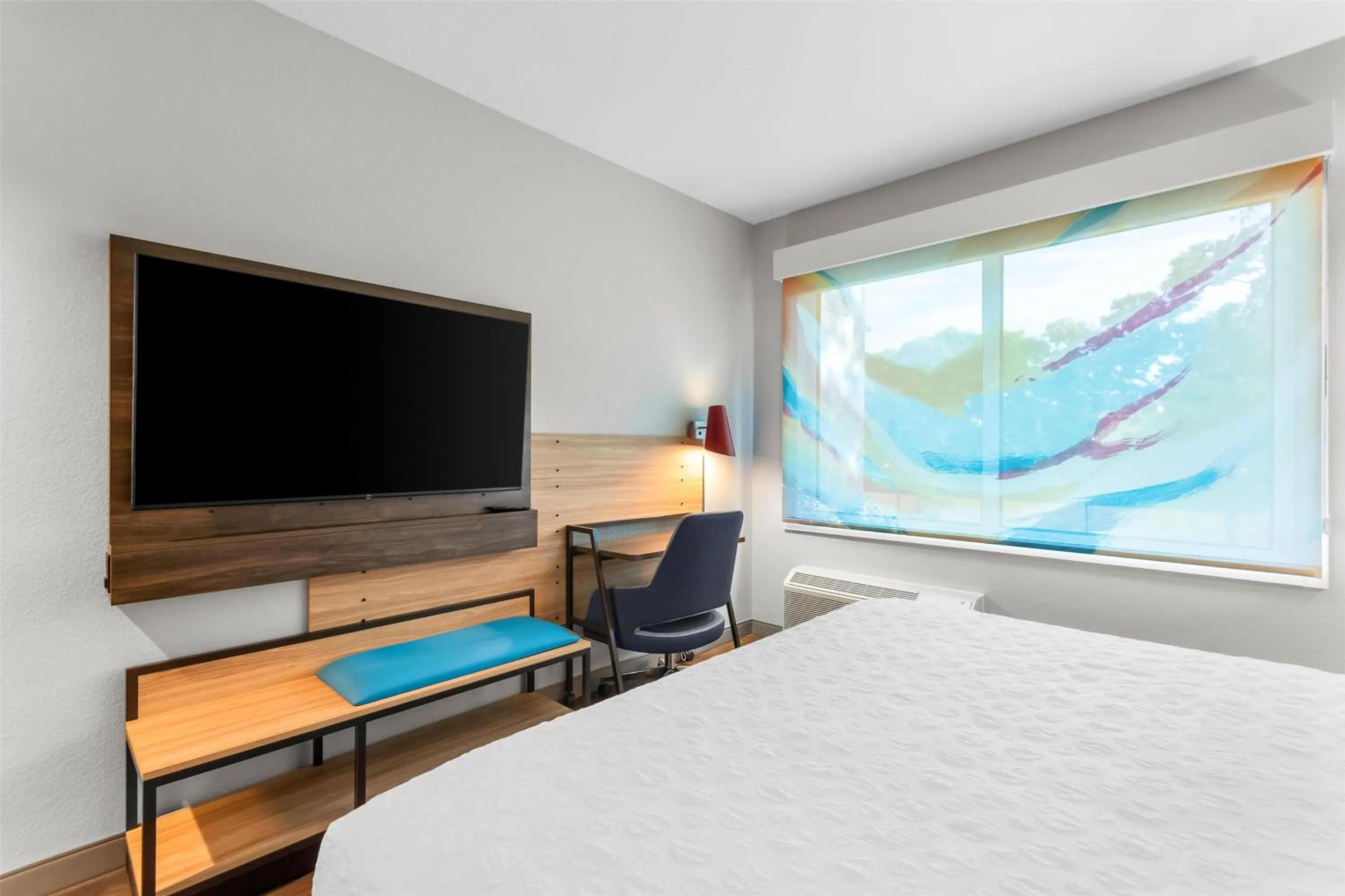 Bed in Tru By Hilton Pensacola I-10 North Davis Highway